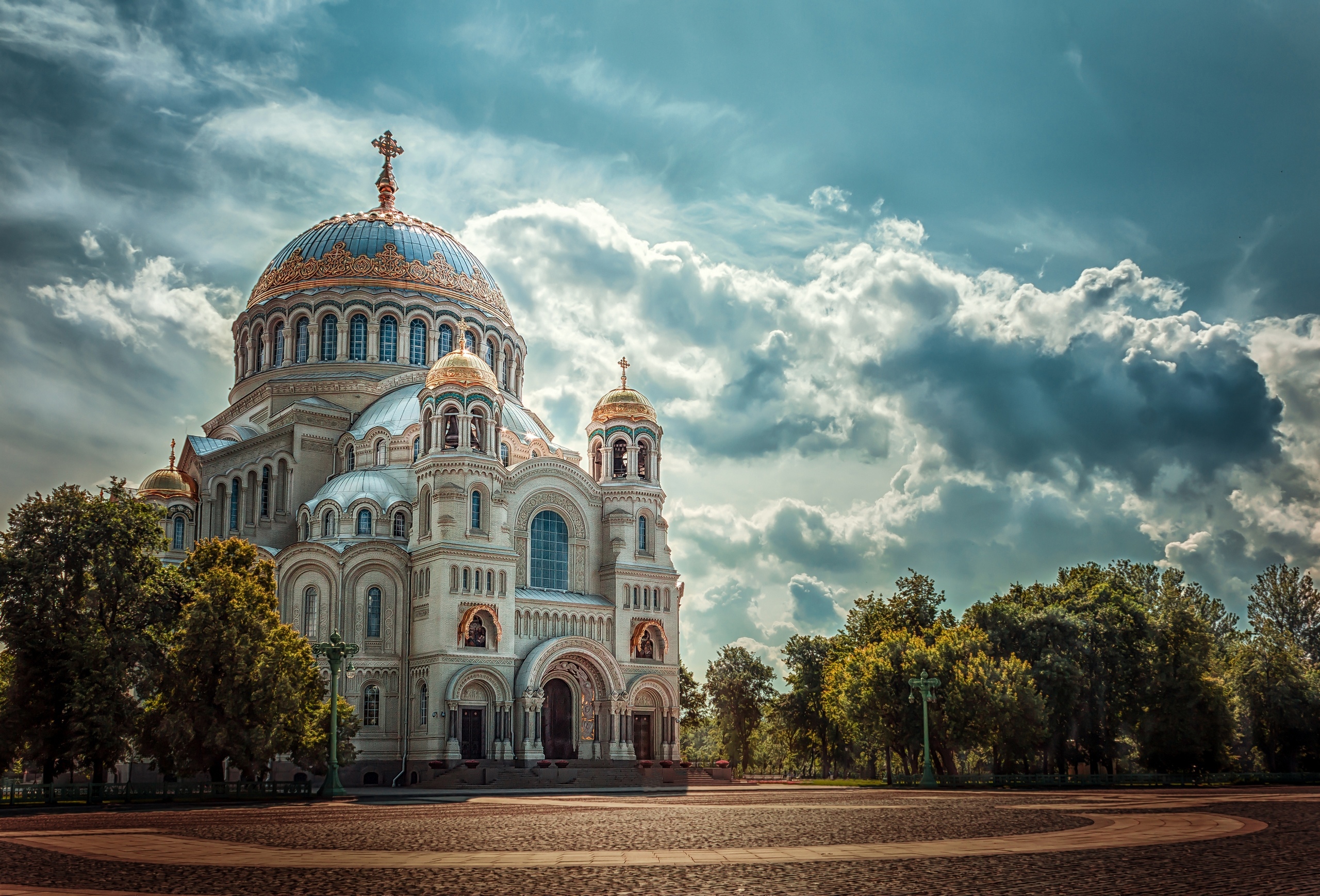 Andrew Vasiliev Building Architecture Cross Clouds Sky 2560x1738