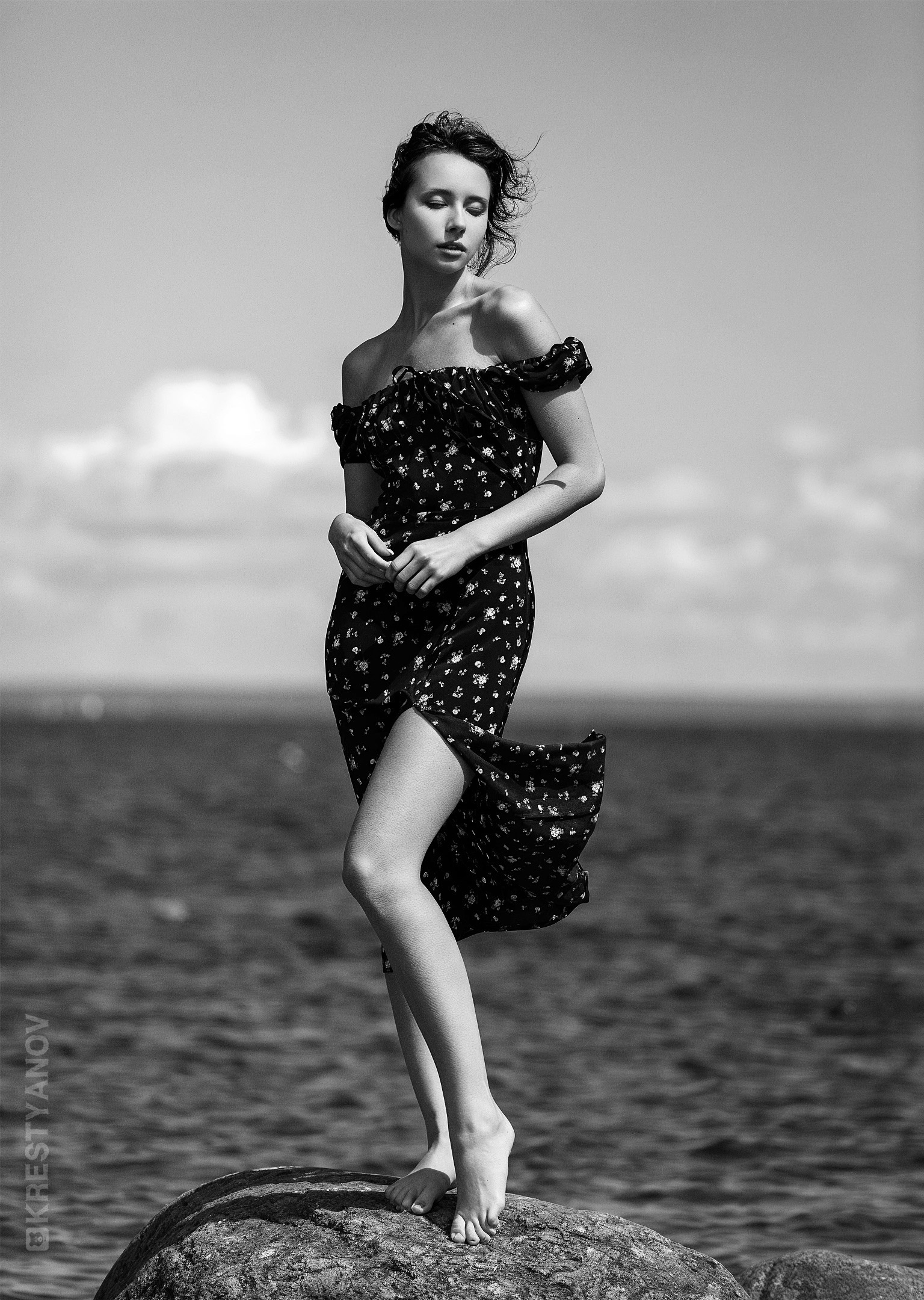 Evgeniy Krestyanov Women Dress Barefoot Monochrome 1536x2160