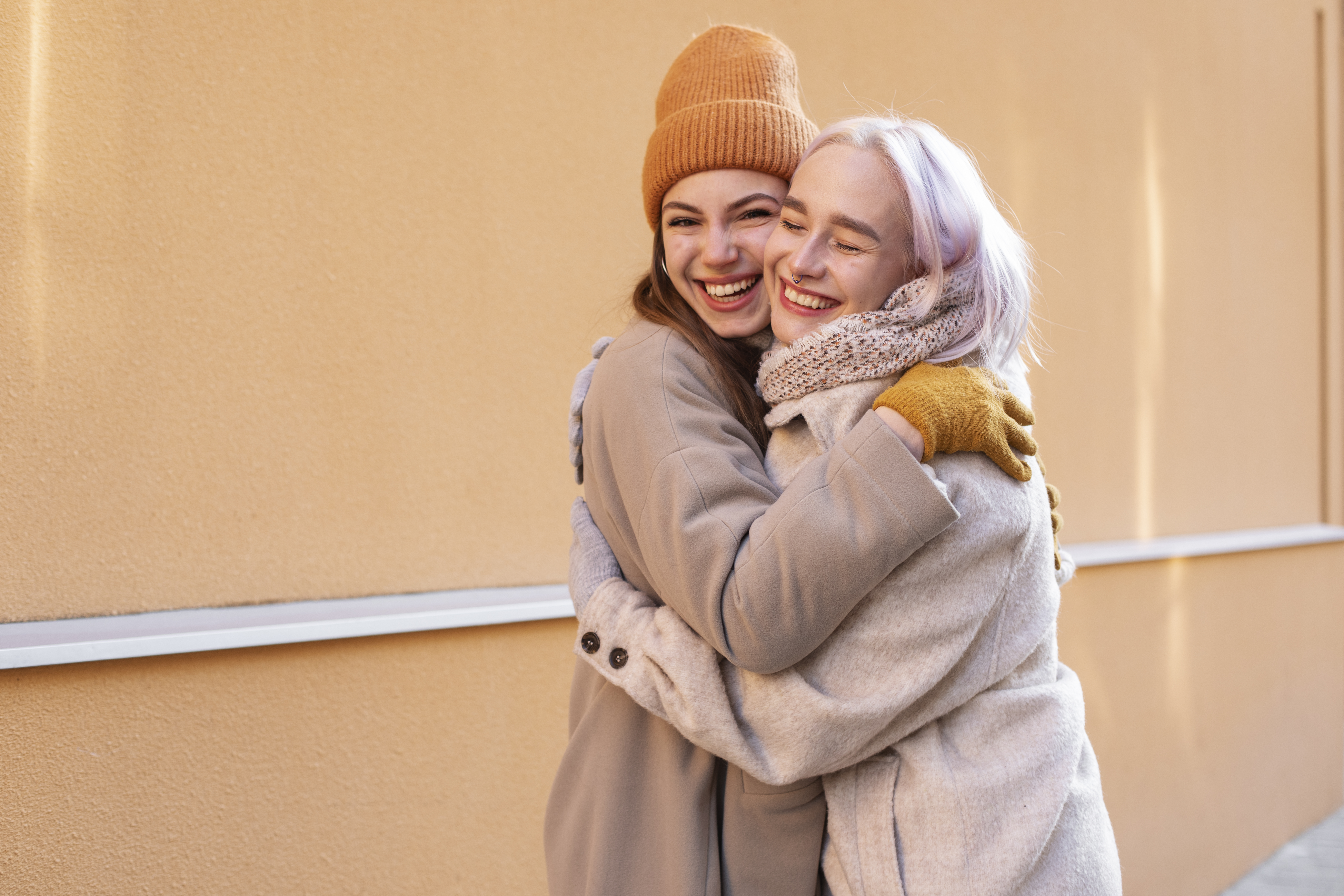 Women Jacket Hugging Smiling 6585x4390