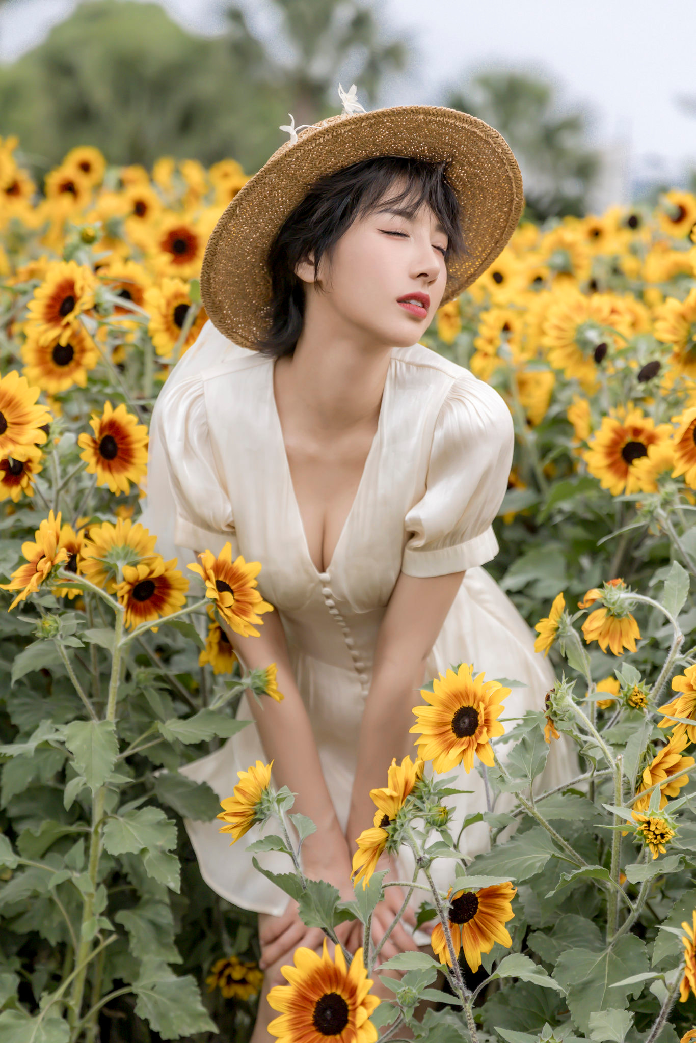 A Rong Women Asian Hat Field Nature 1366x2048