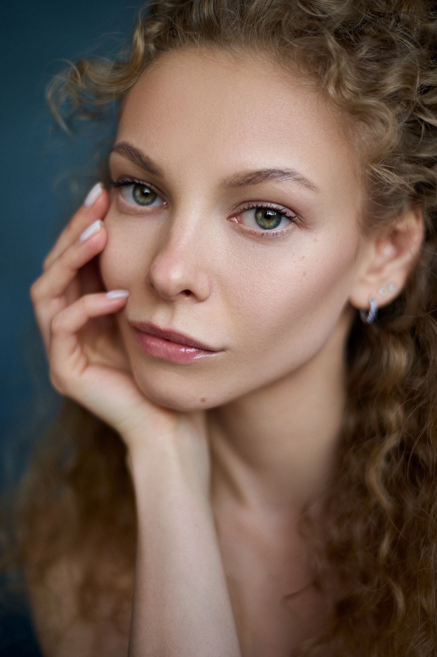 Max Pyzhik Elena Mayorova Portrait Curly Hair Resting Head Blue Eyes Closeup Portrait Display 1437x2160