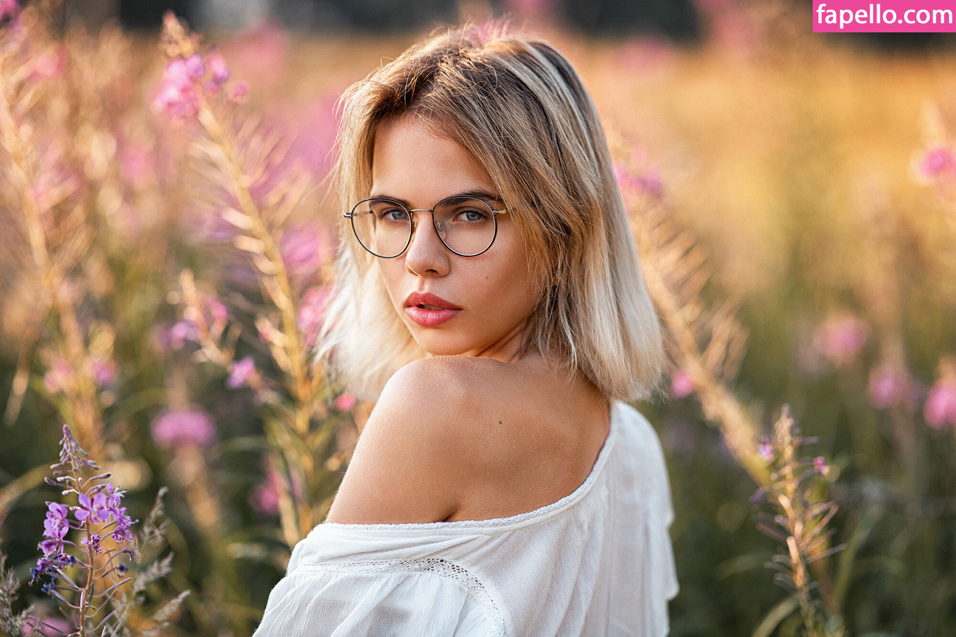Women Model One Bare Shoulder Parted Lips Depth Of Field Looking Over Shoulder Women With Glasses Ou 1920x1280