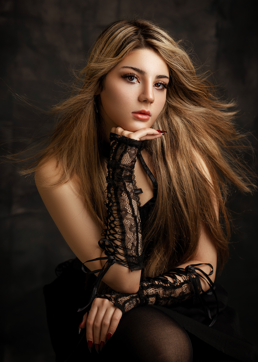 Ali Shomali Women Blonde Black Clothing Makeup Long Nails 1071x1500