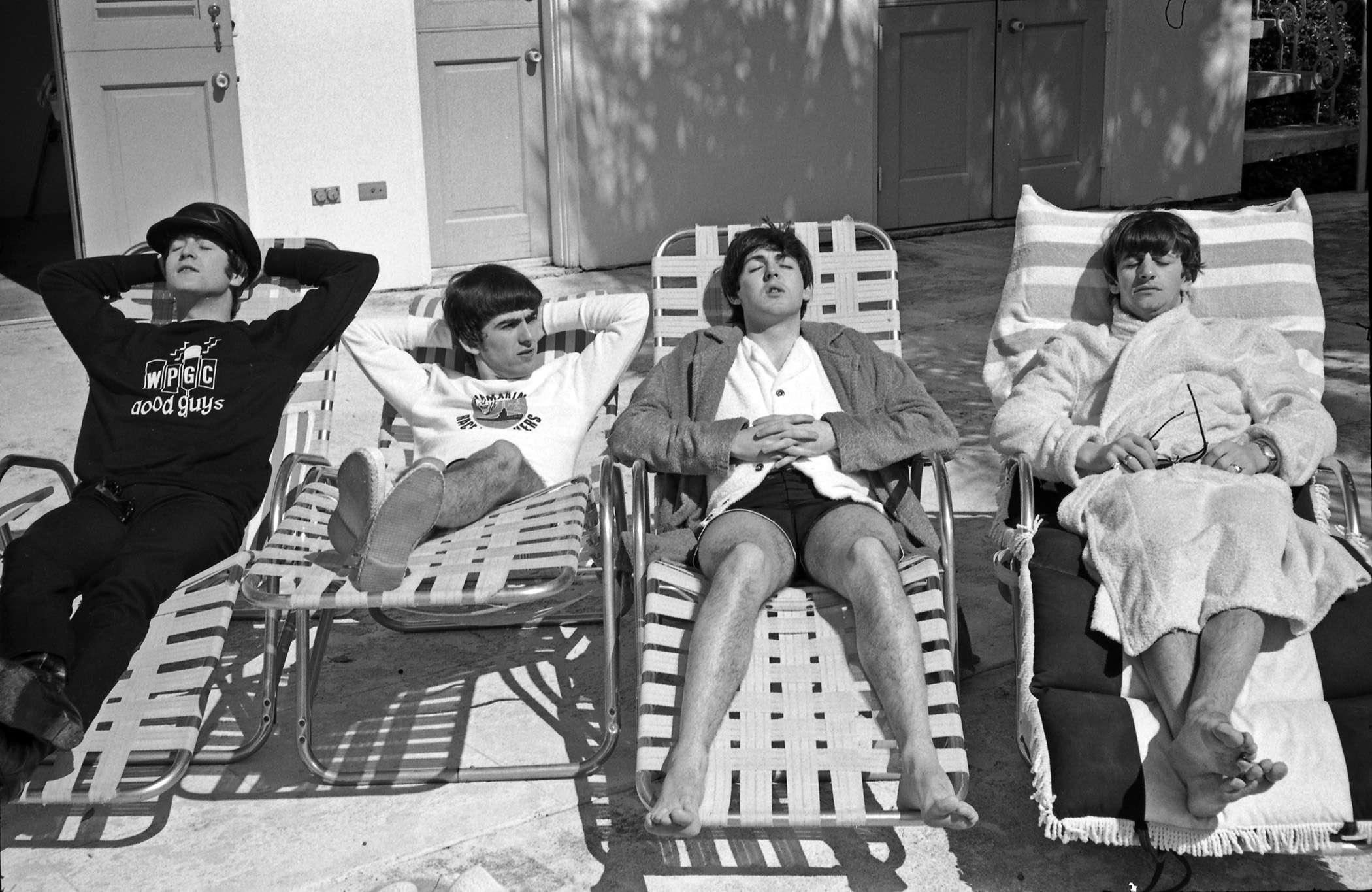 The Beatles John Lennon Ringo Starr Paul McCartney George Harrison Beach 2100x1365