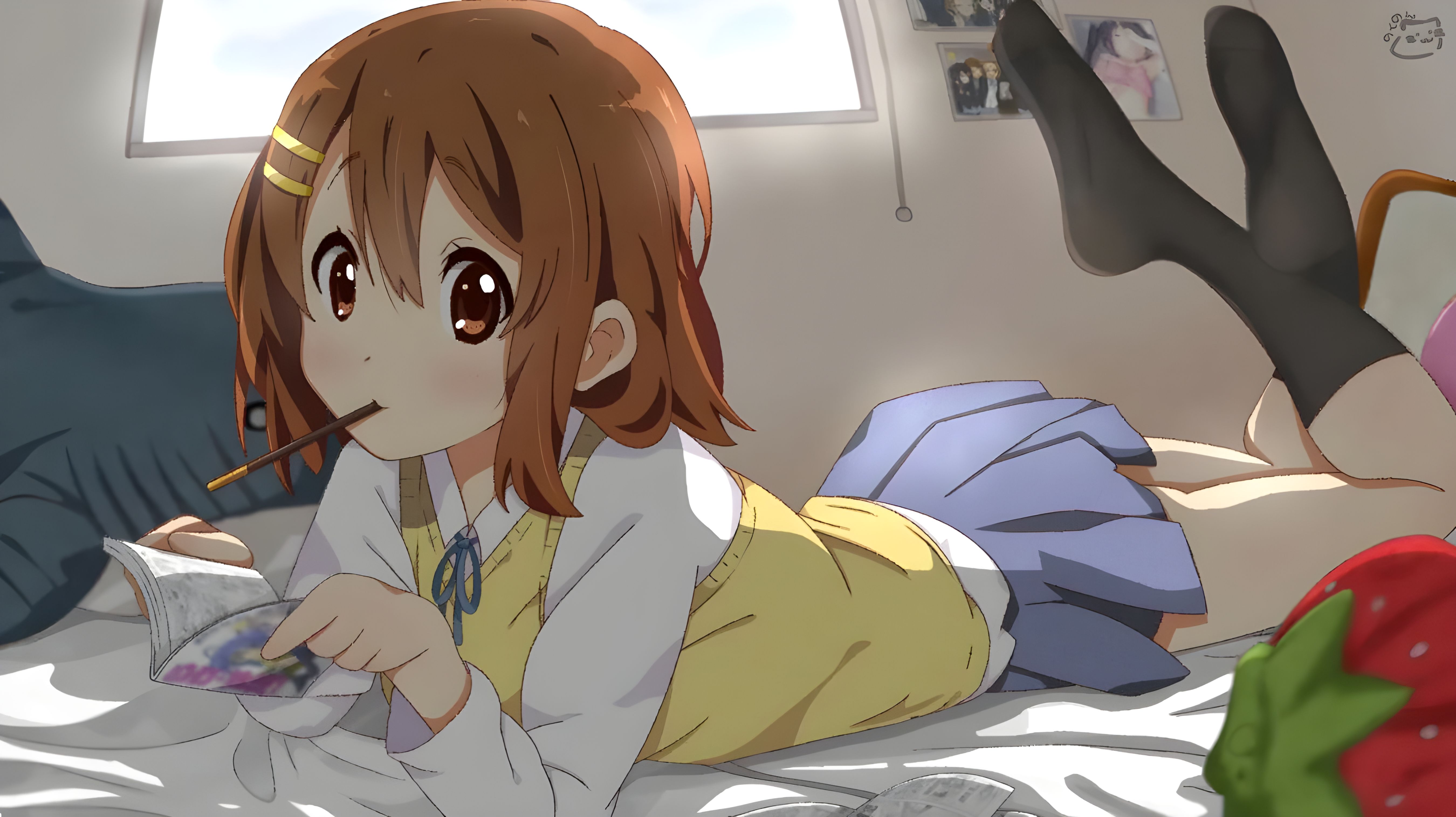 K ON Hirasawa Yui Reading Bed Looking At Viewer 5400x3030