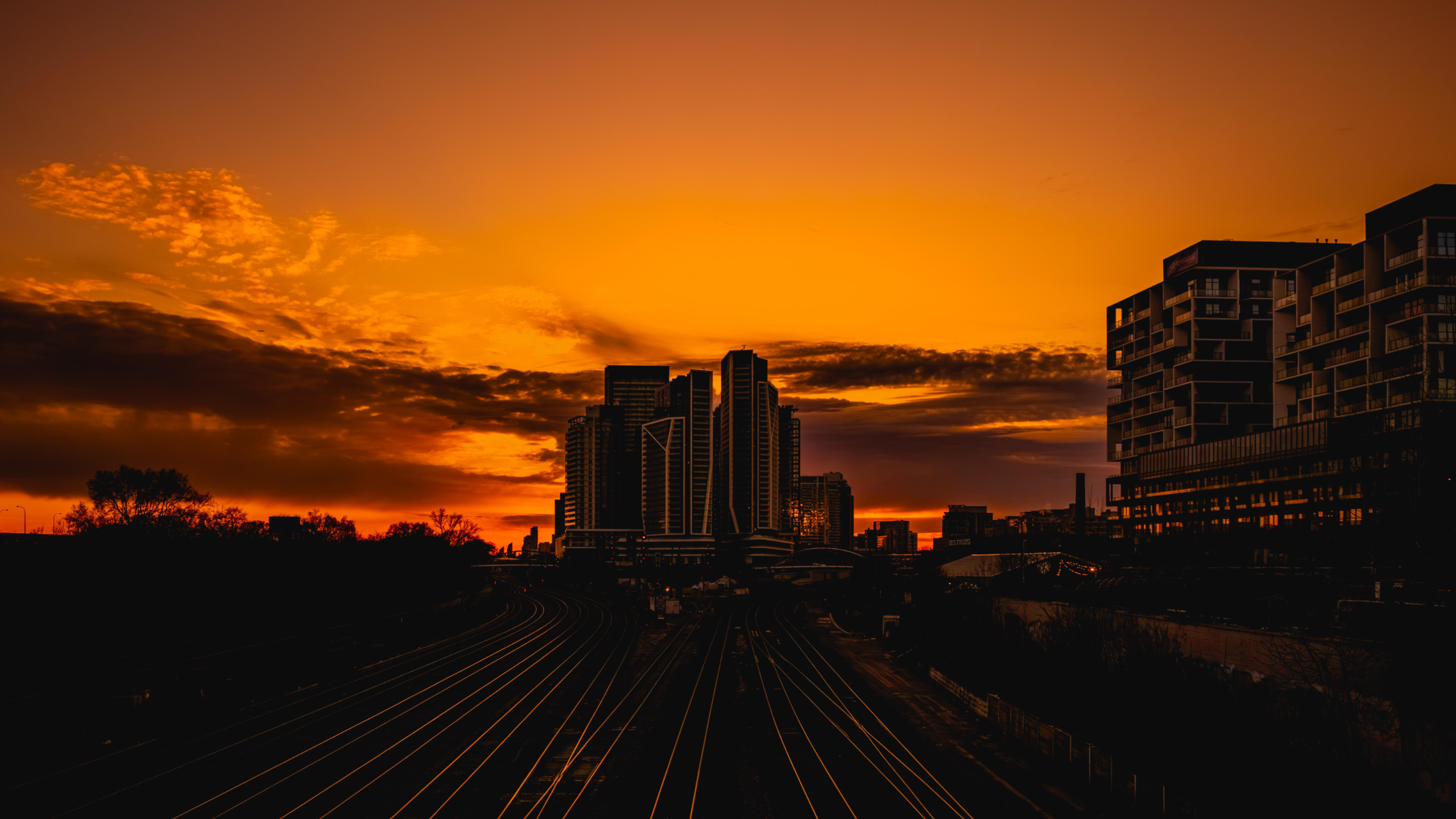 Landscape Sunset Clouds Sky Building Apartments Trees Rail Railway Toronto Canada Low Light 2560x1440