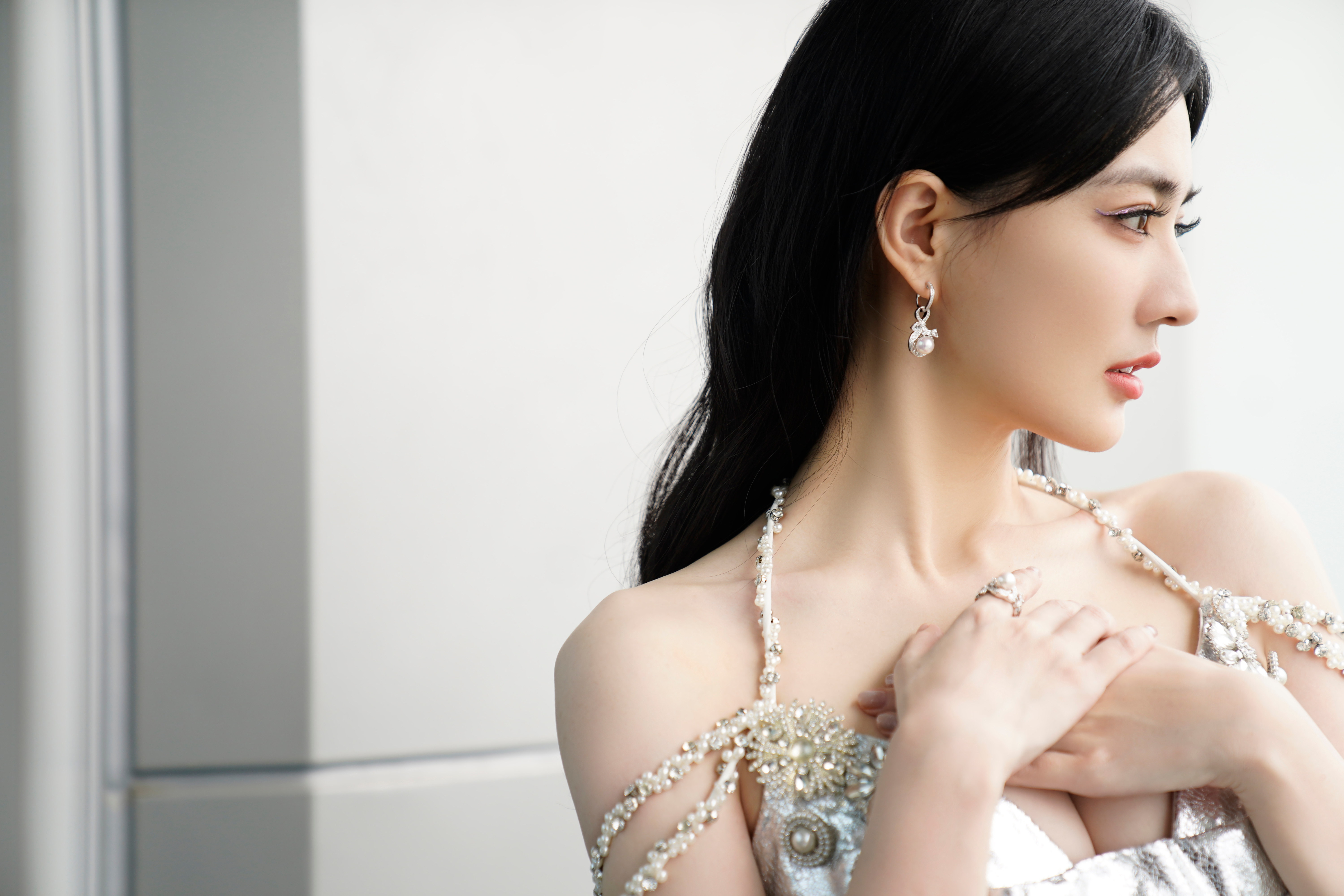 Asian Women Actress Model Looking Away Xu Lu Hands Crossed 4K 6000x4000