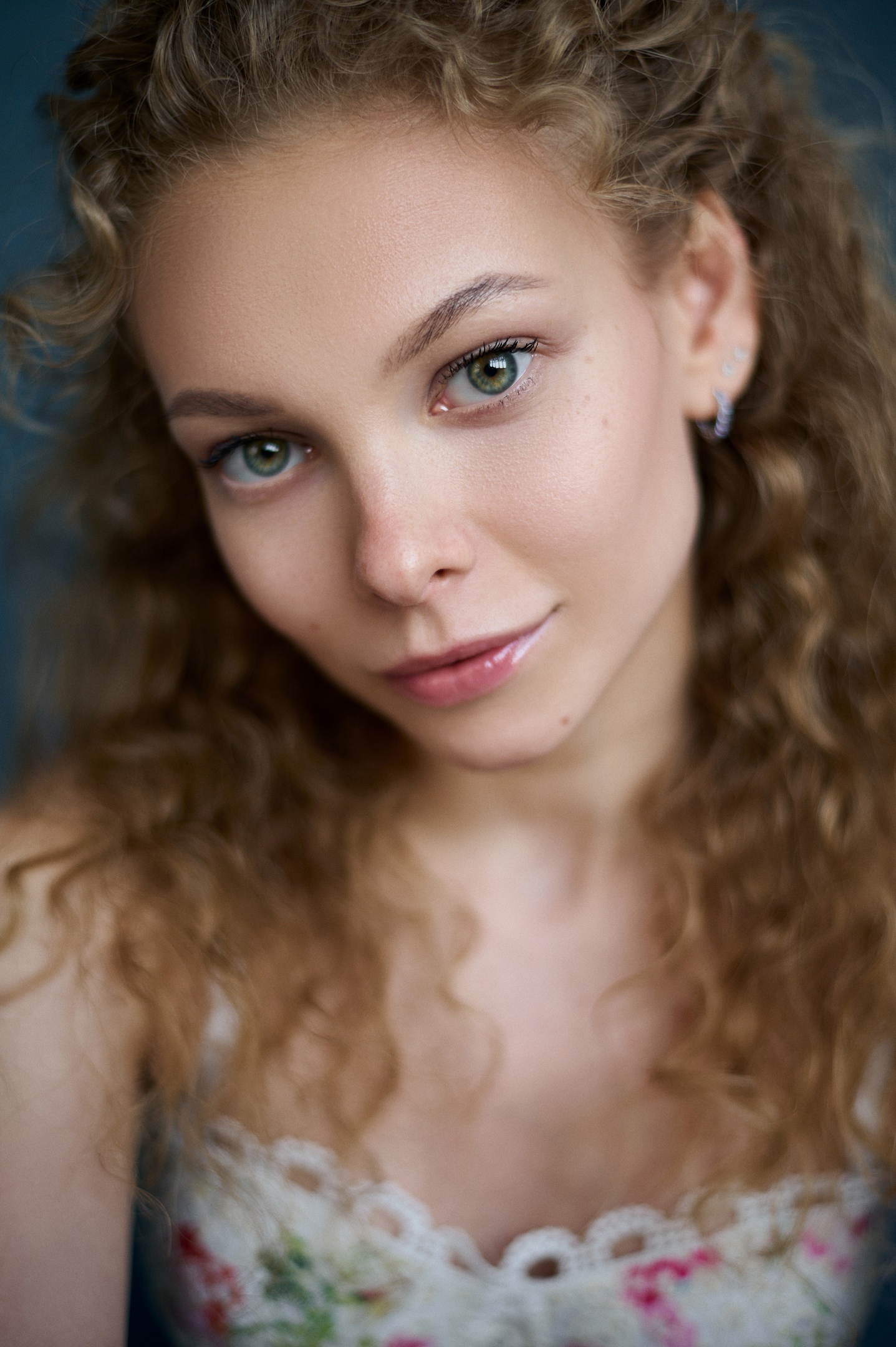 Max Pyzhik Women Portrait Curly Hair Green Eyes Head Tilt Elena Mayorova Closeup Portrait Display 1437x2160