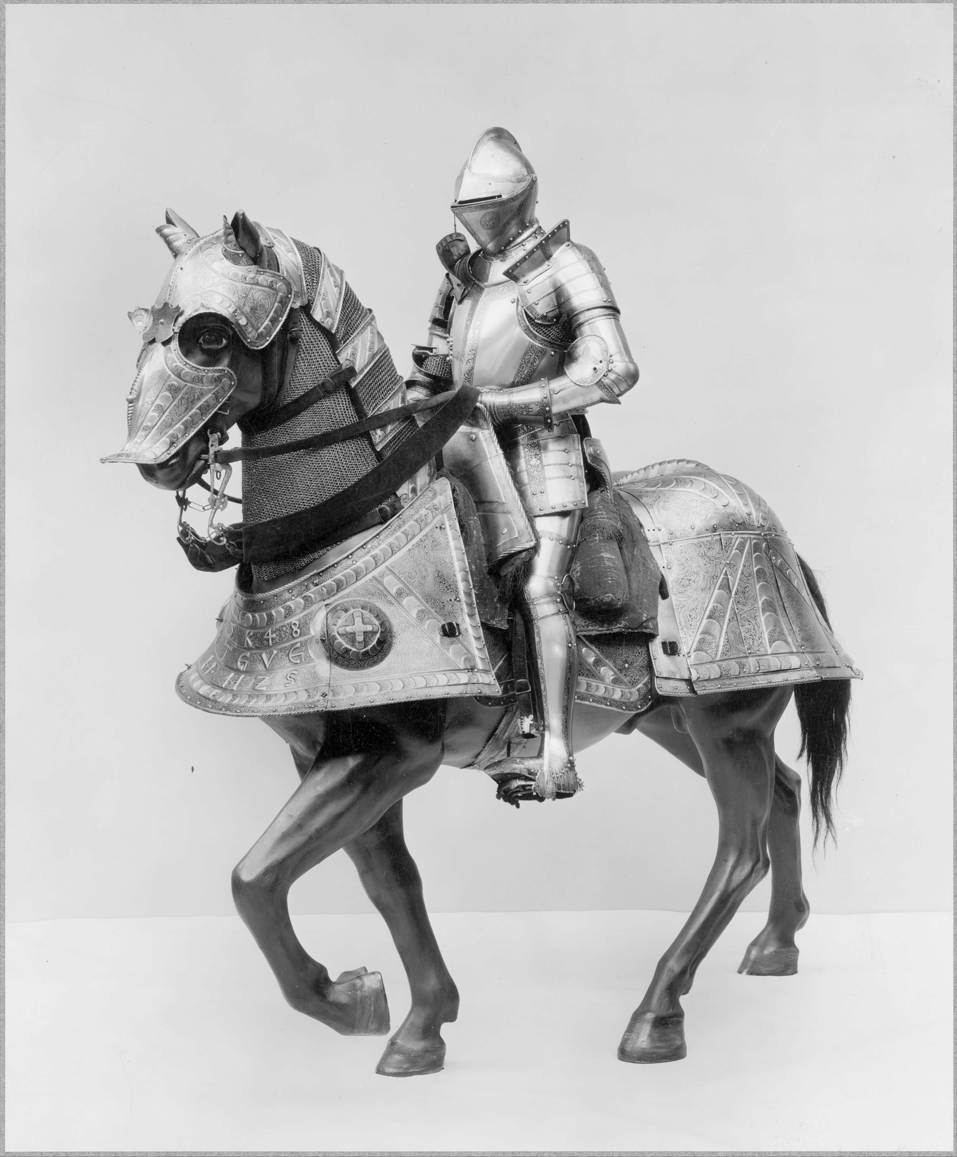 Armor Knight European Armet Cuirass Gauntlets Greaves Spear Horse Medieval Museum Men Portrait Displ 3070x3713