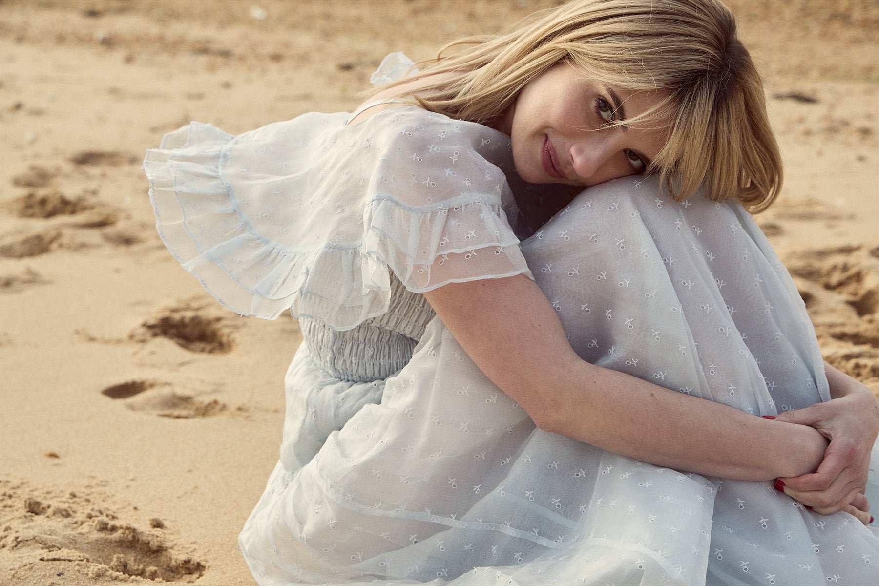 Emma Roberts Women Actress Dress Blonde Sand 1800x1200