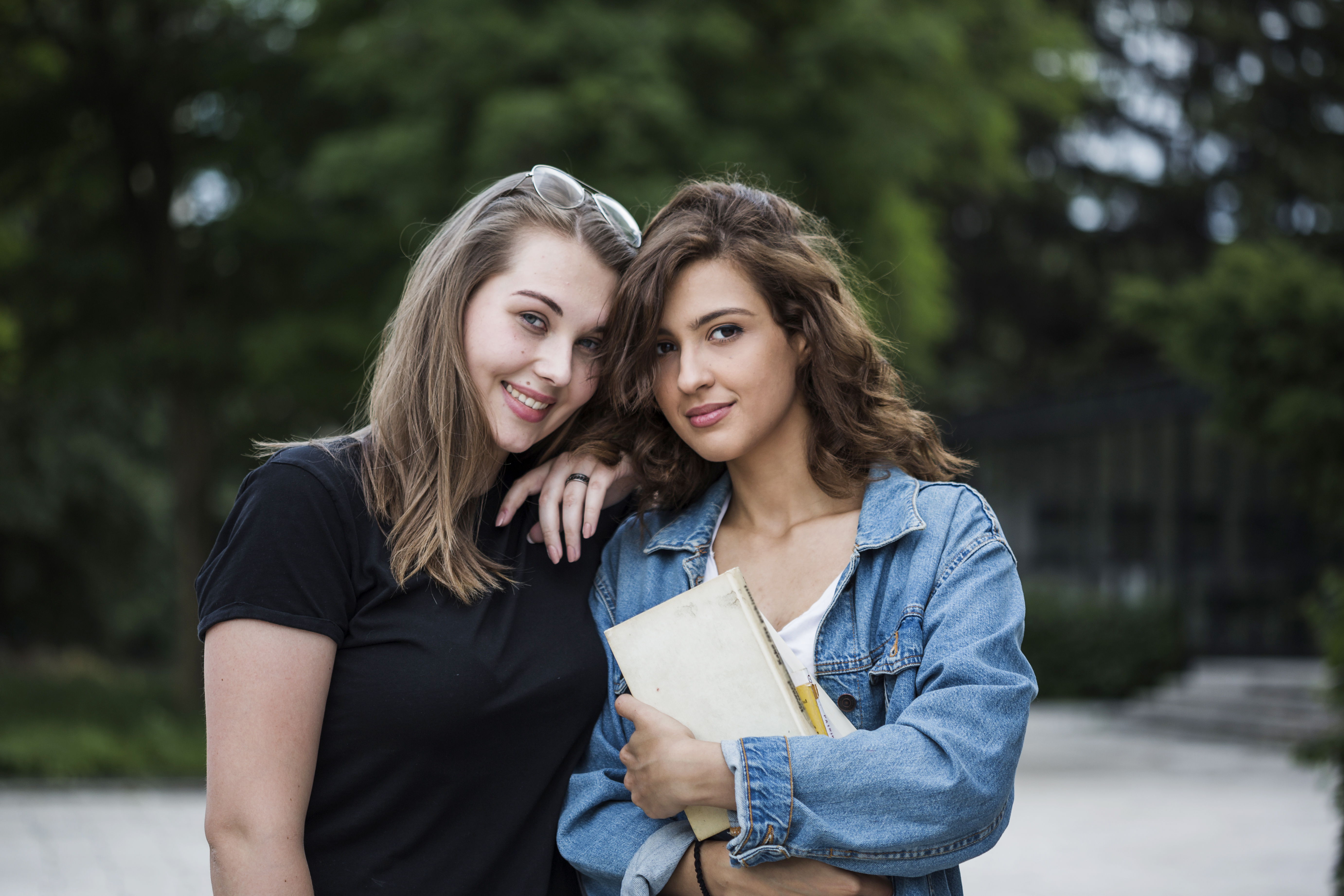 Women Books Two Women Outdoors Women Outdoors Looking At Viewer 5527x3685