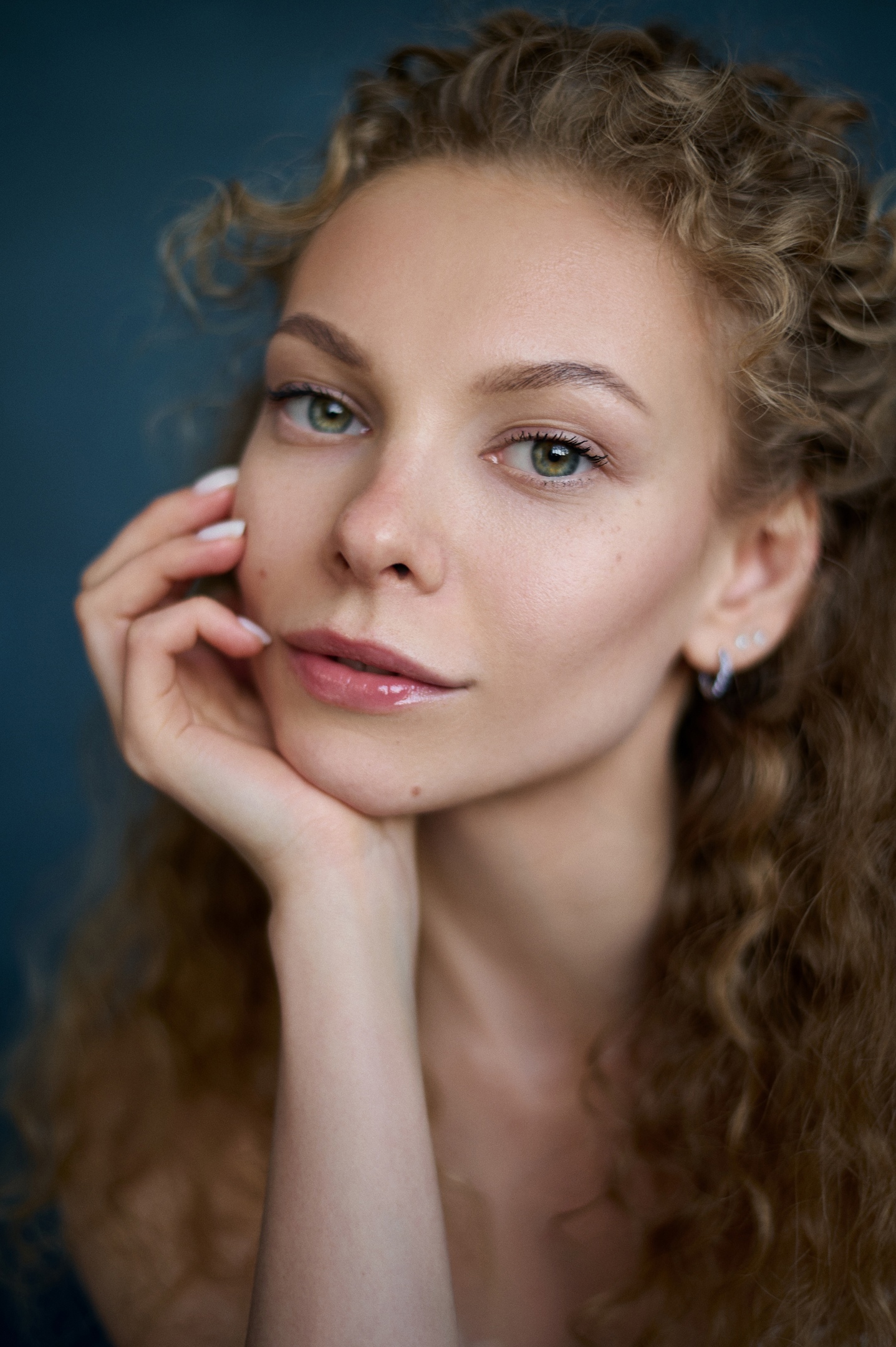 Max Pyzhik Women Elena Mayorova Resting Head Portrait Curly Hair 1437x2160