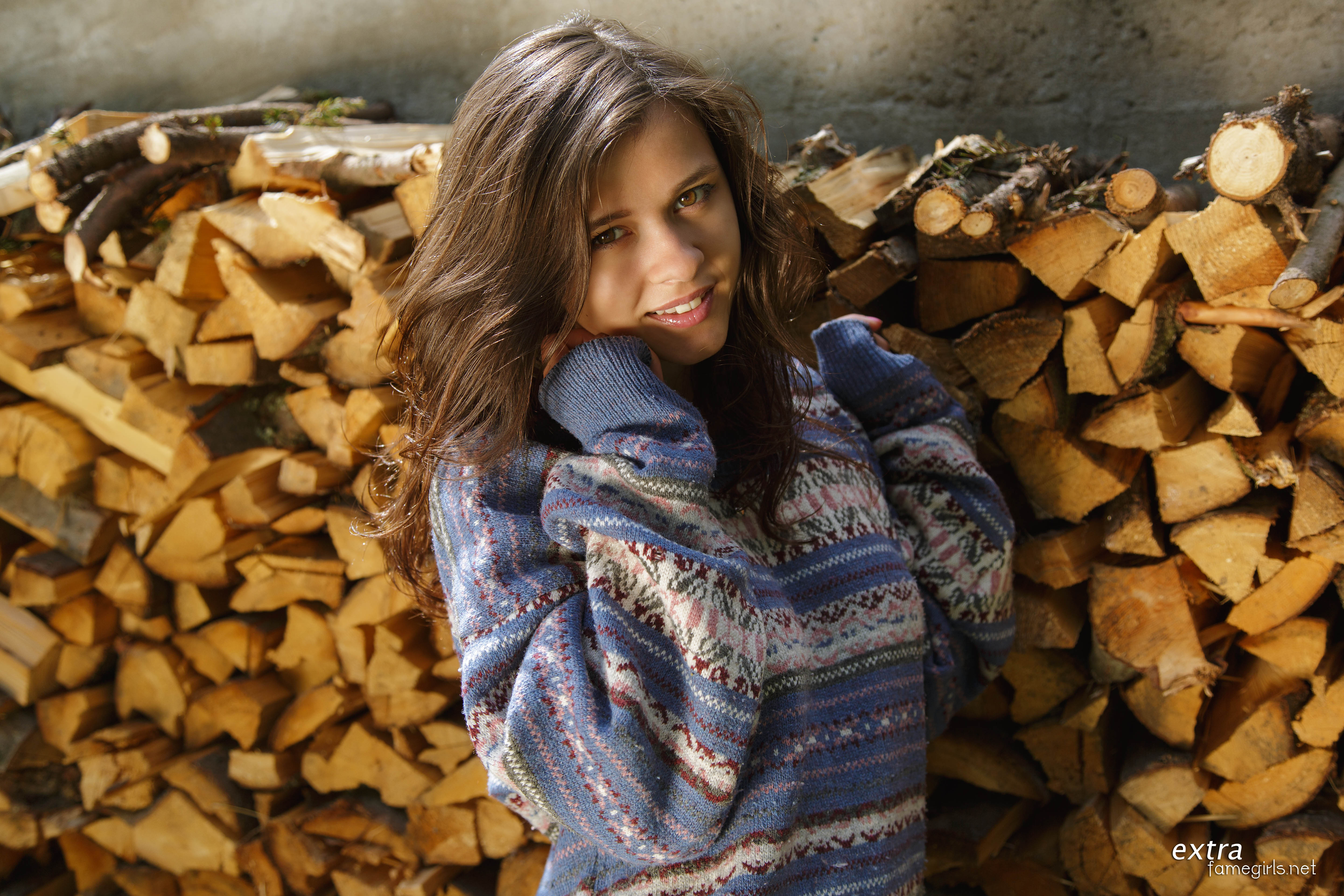 Sweater Brunette Women Women Outdoors Outdoors Timber Smiling Sunlight 5760x3840