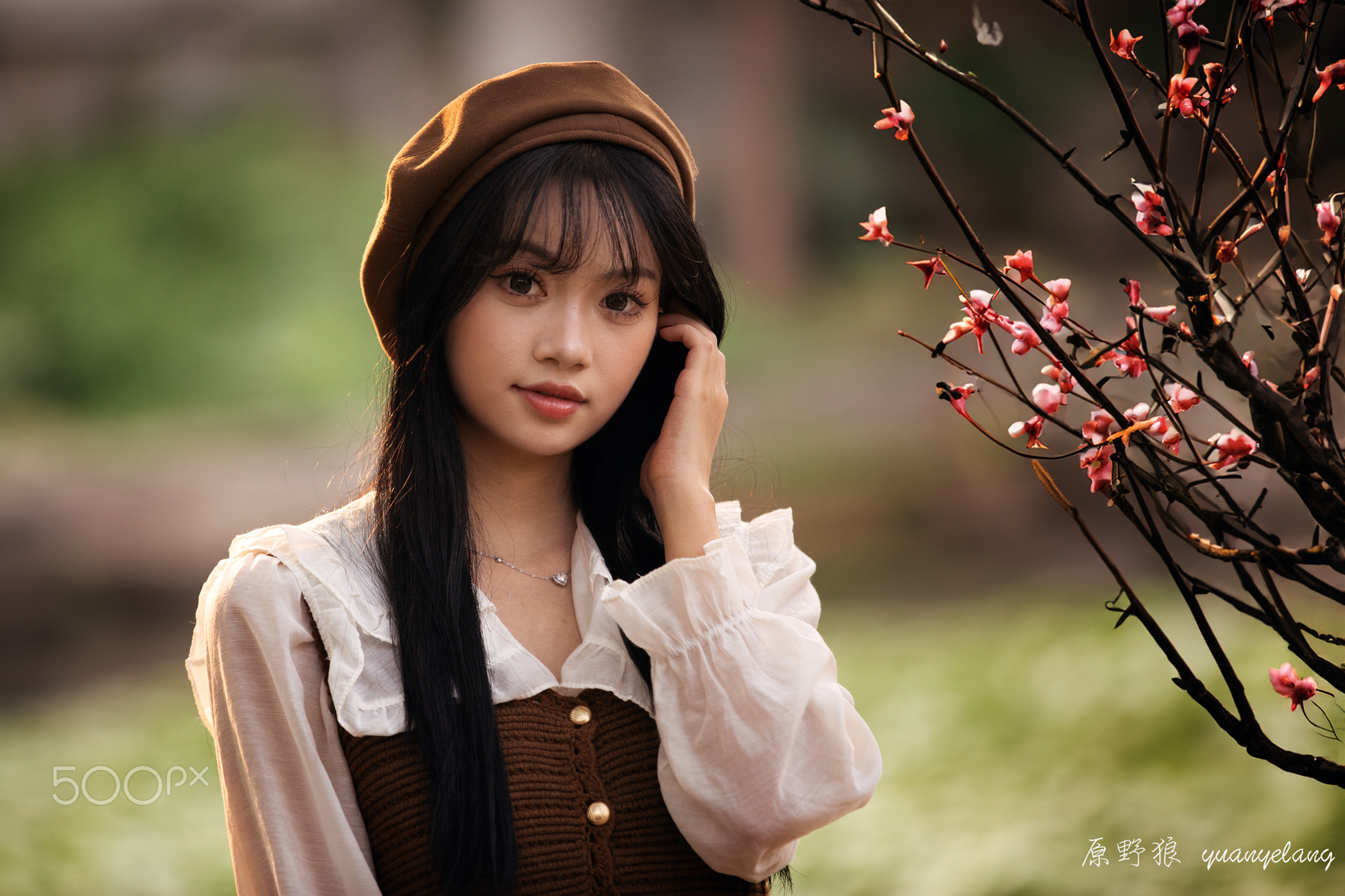 Yuan Yelang Women Asian Portrait Hat Sprout 2048x1365