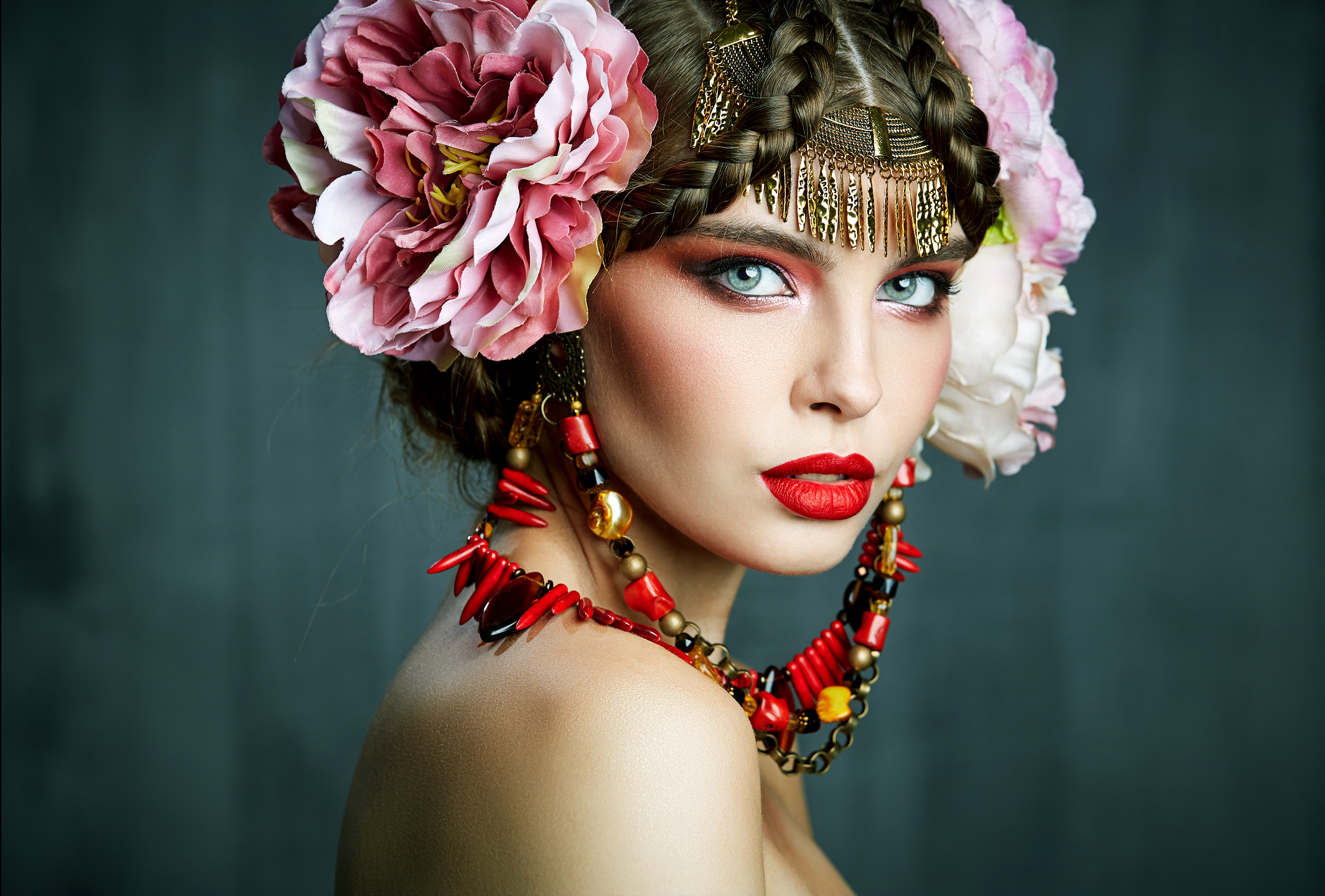 Pavel Reband Women Portrait Glamour Makeup Jewelry Closeup 2129x1440