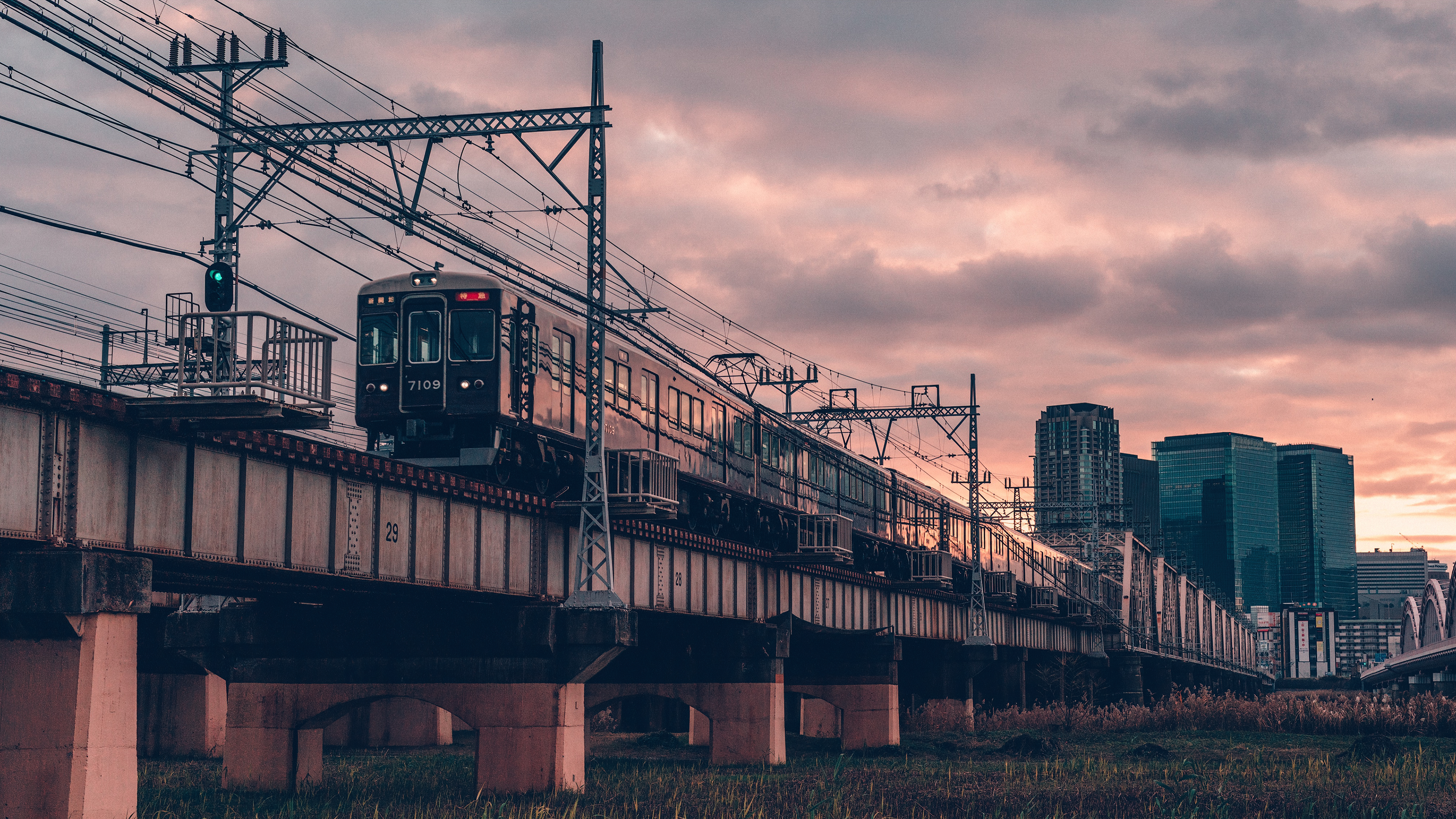 Photography Japan Osaka Train Clouds 3840x2160