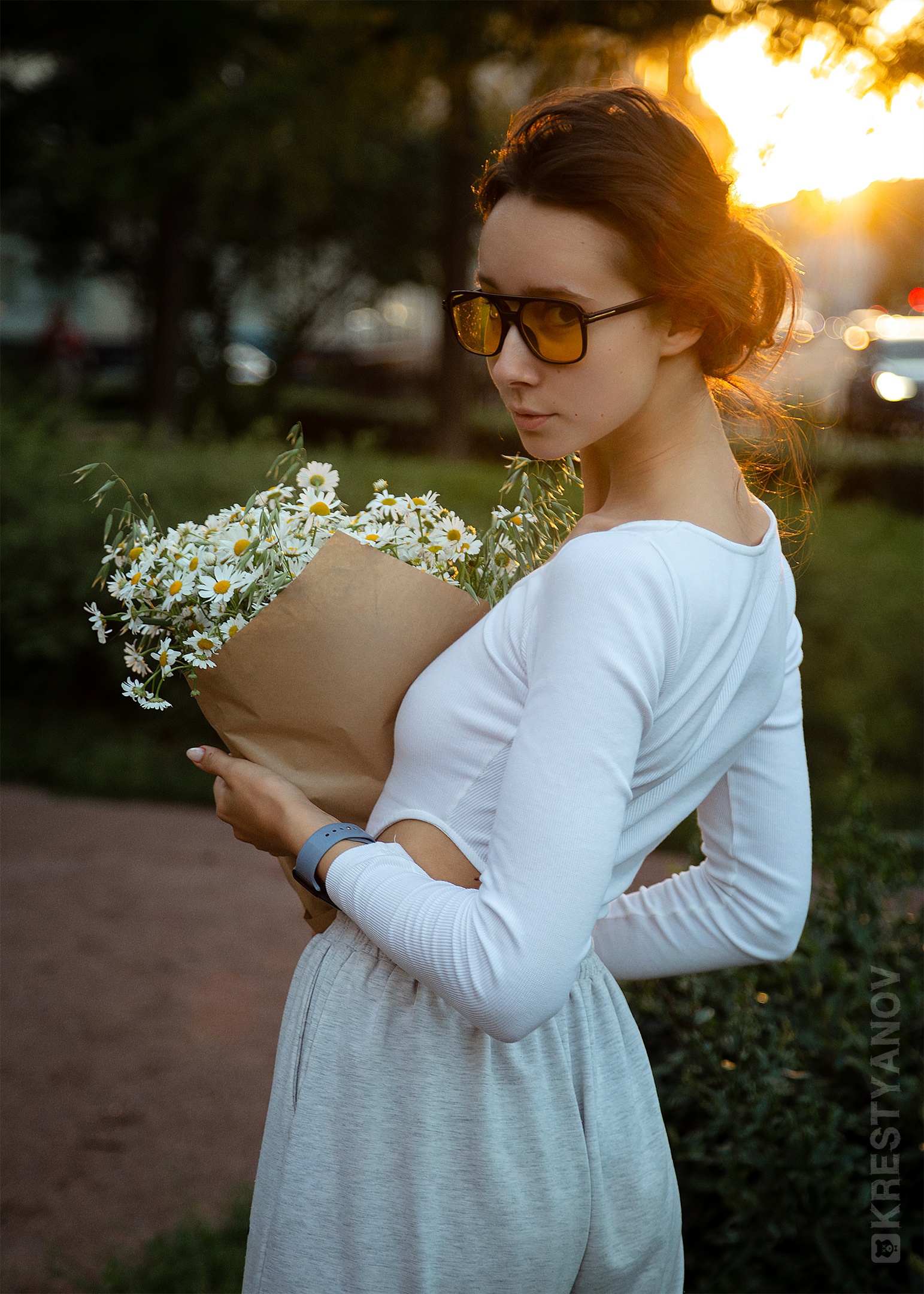 Evgeniy Krestyanov Women White Clothing Bouquet Looking At Viewer 1543x2160
