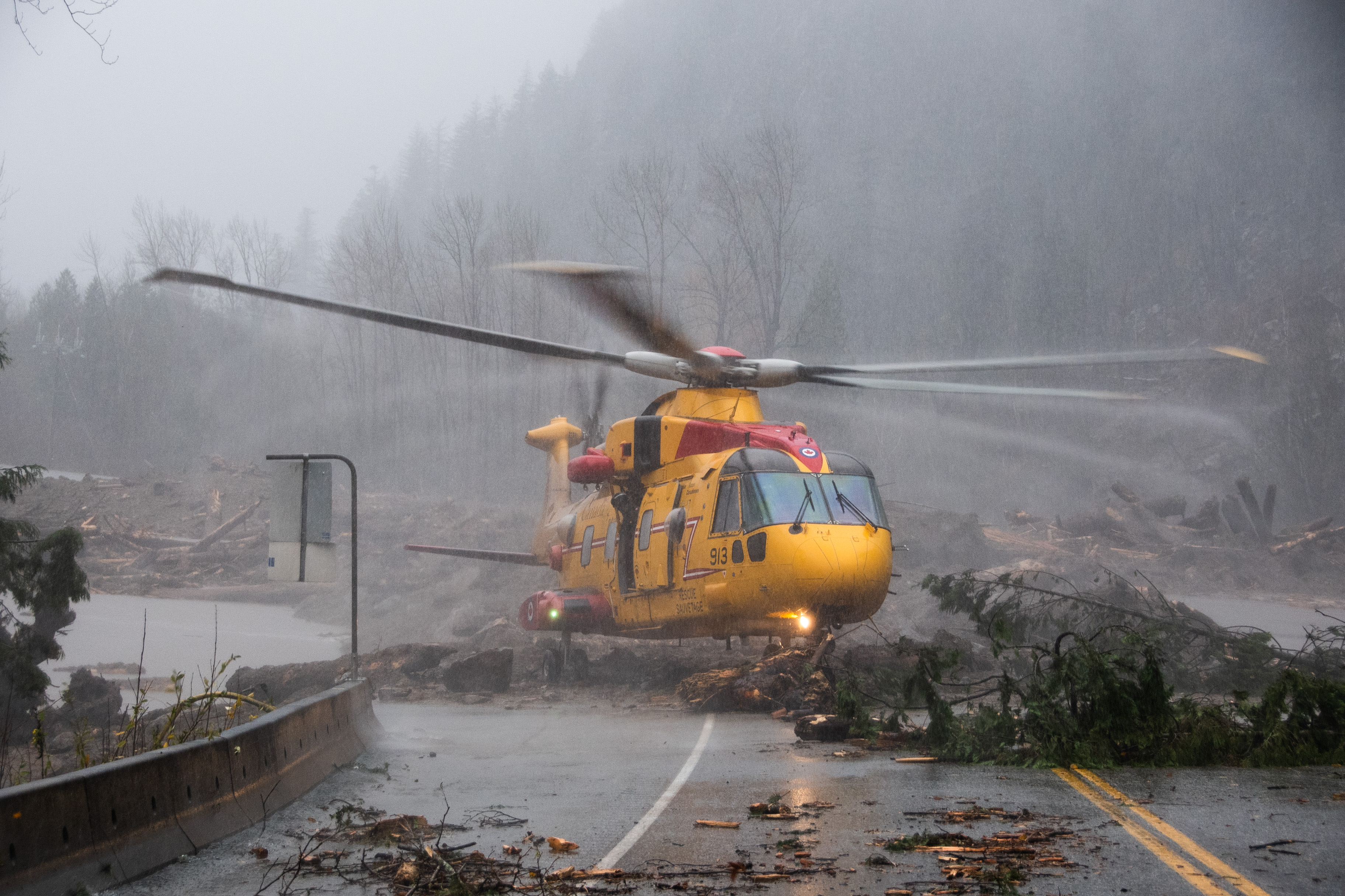 Yellow Helicopters Rescue Team Canada British Columbia Flood Royal Canadian Air Force Parker Salustr 3648x2432
