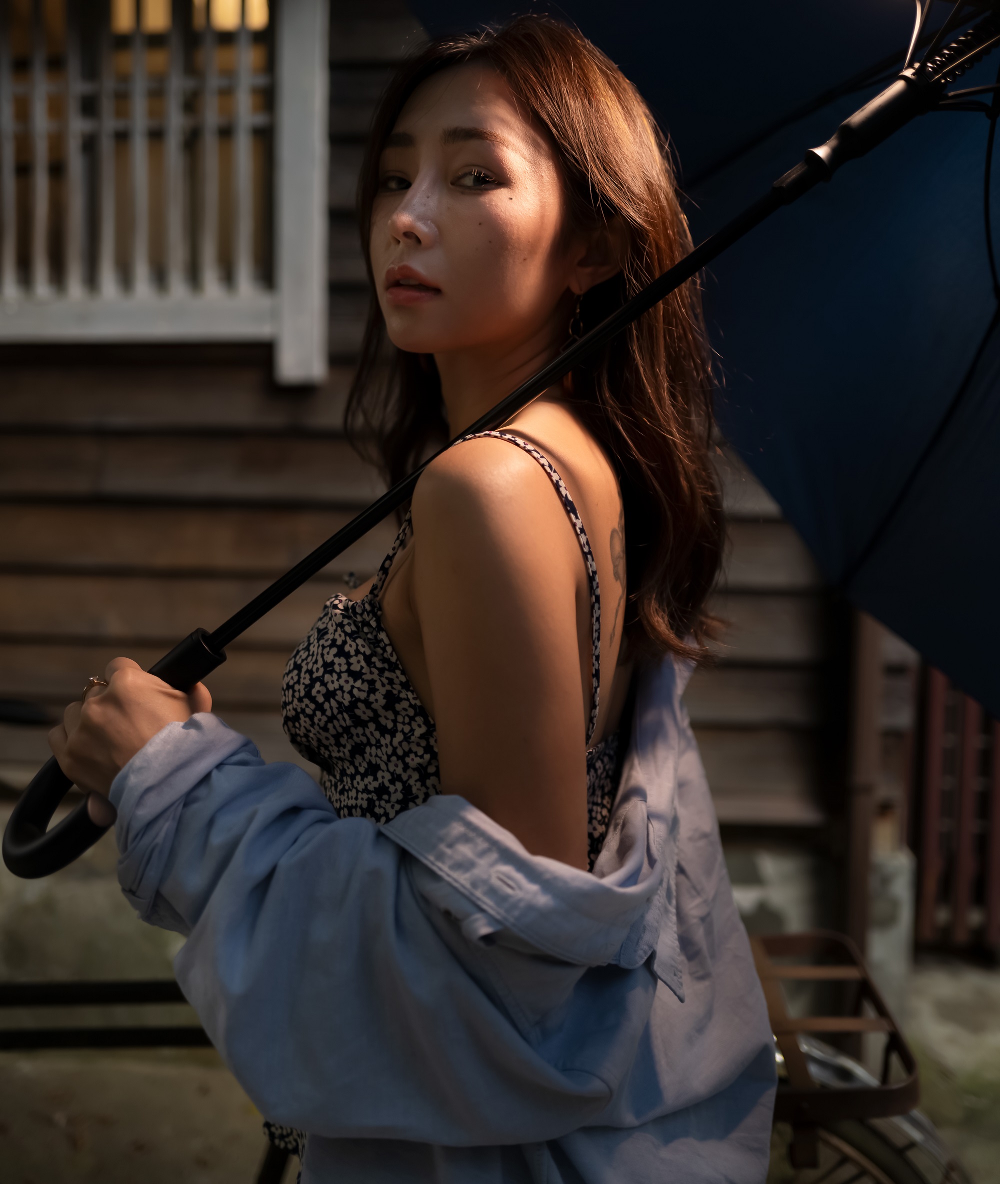 Chou Hsuan Yung Women Asian Portrait Umbrella 2000x2367