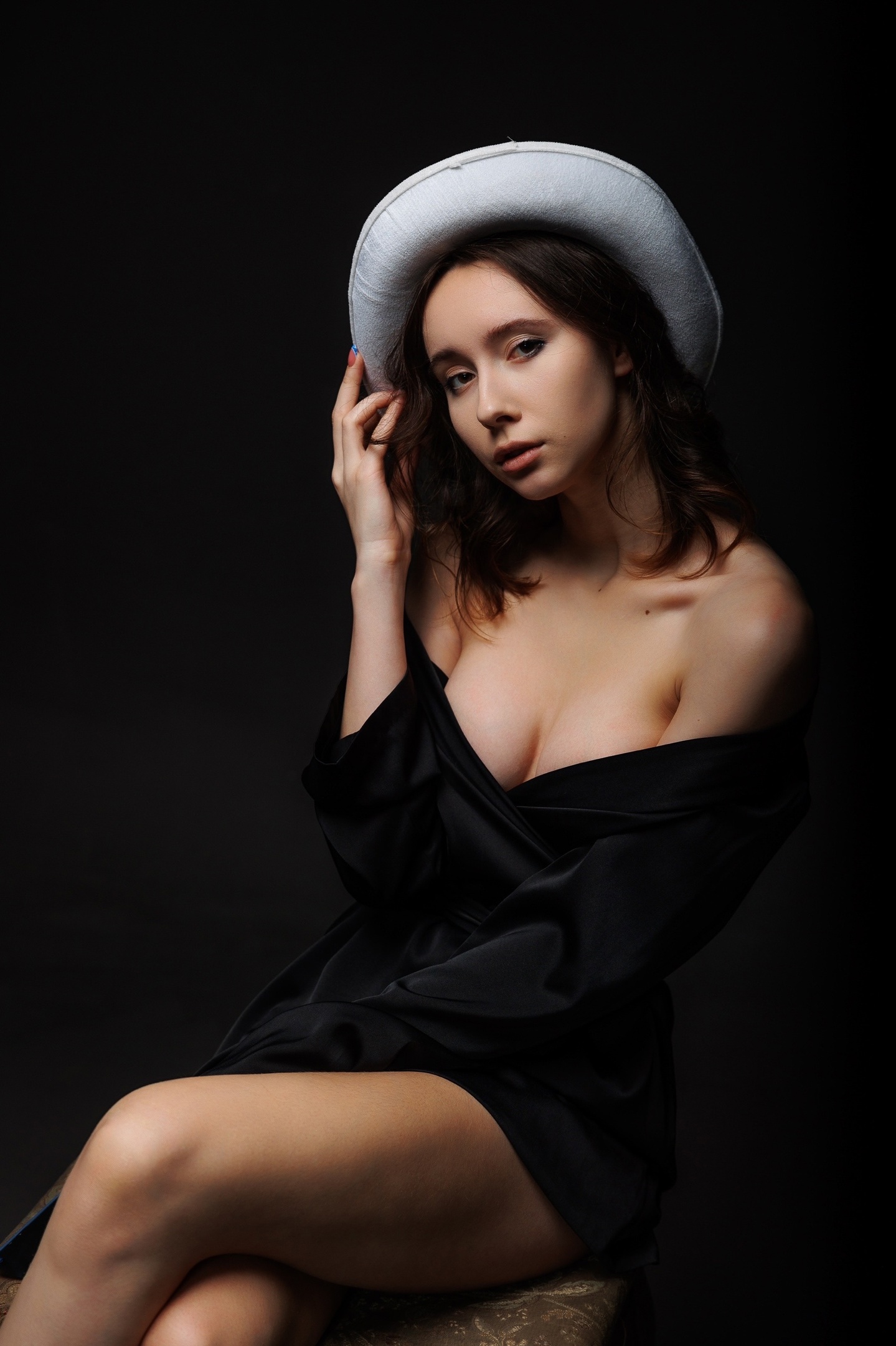 Artem Vazhinsky Women Hat Black Clothing Simple Background 1439x2160