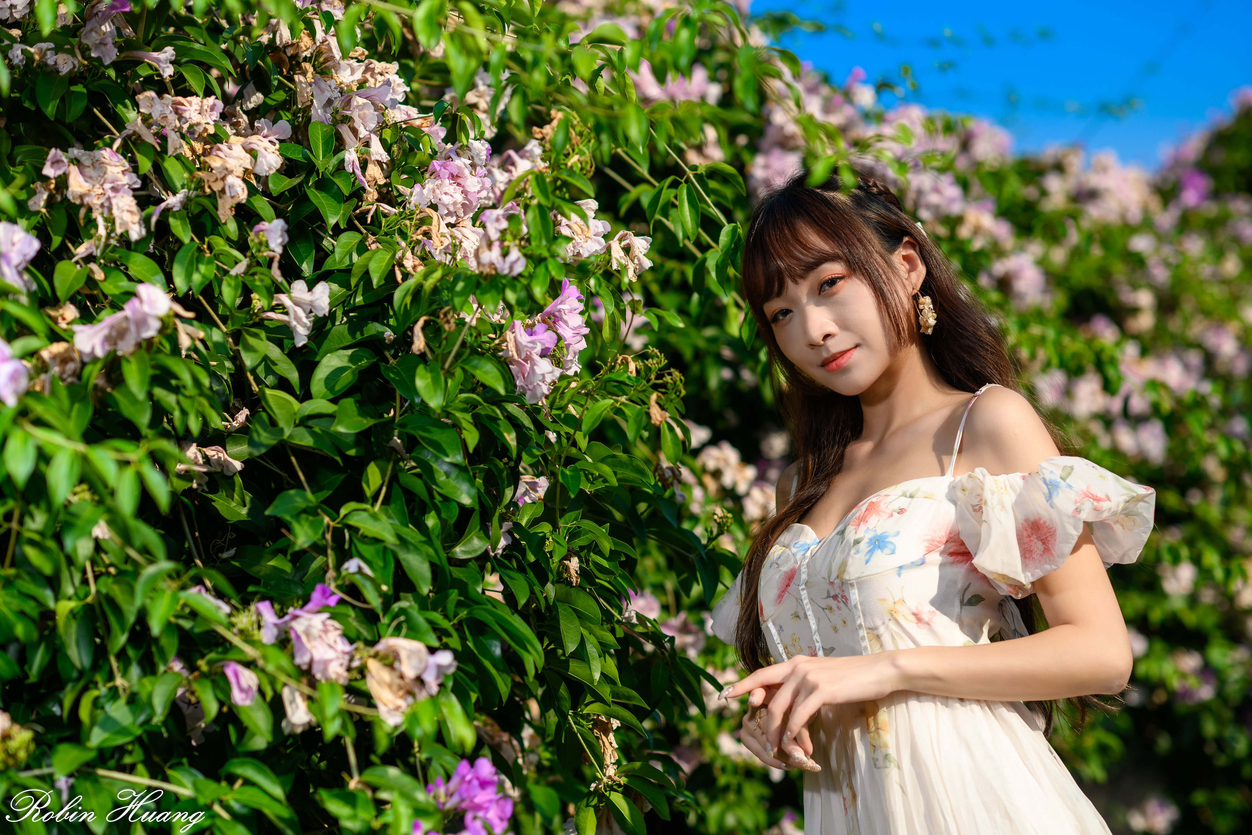 Robin Huang Women Asian Dress Flowers Makeup 4096x2731