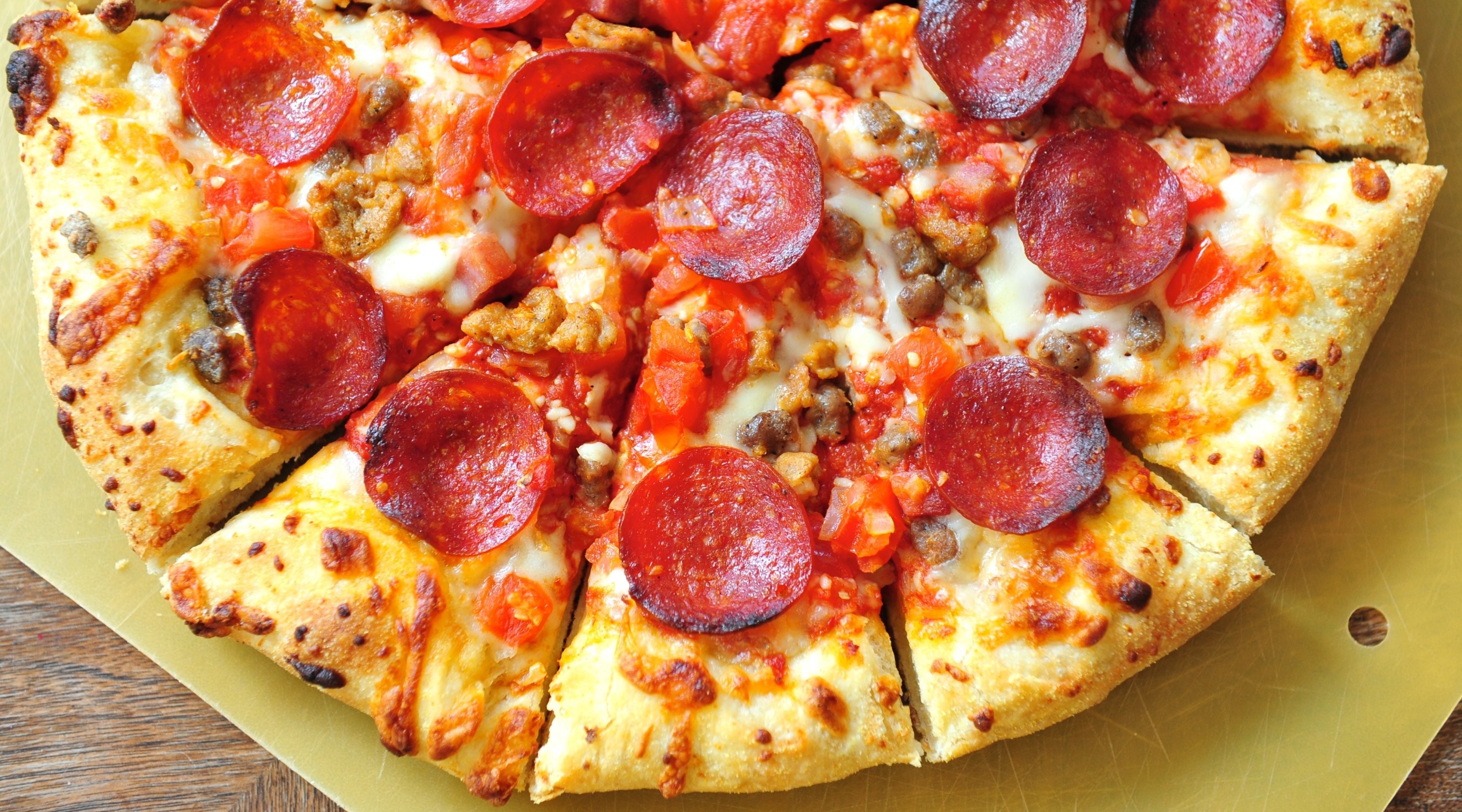Pizza Food Cheese Salami 3200x1778