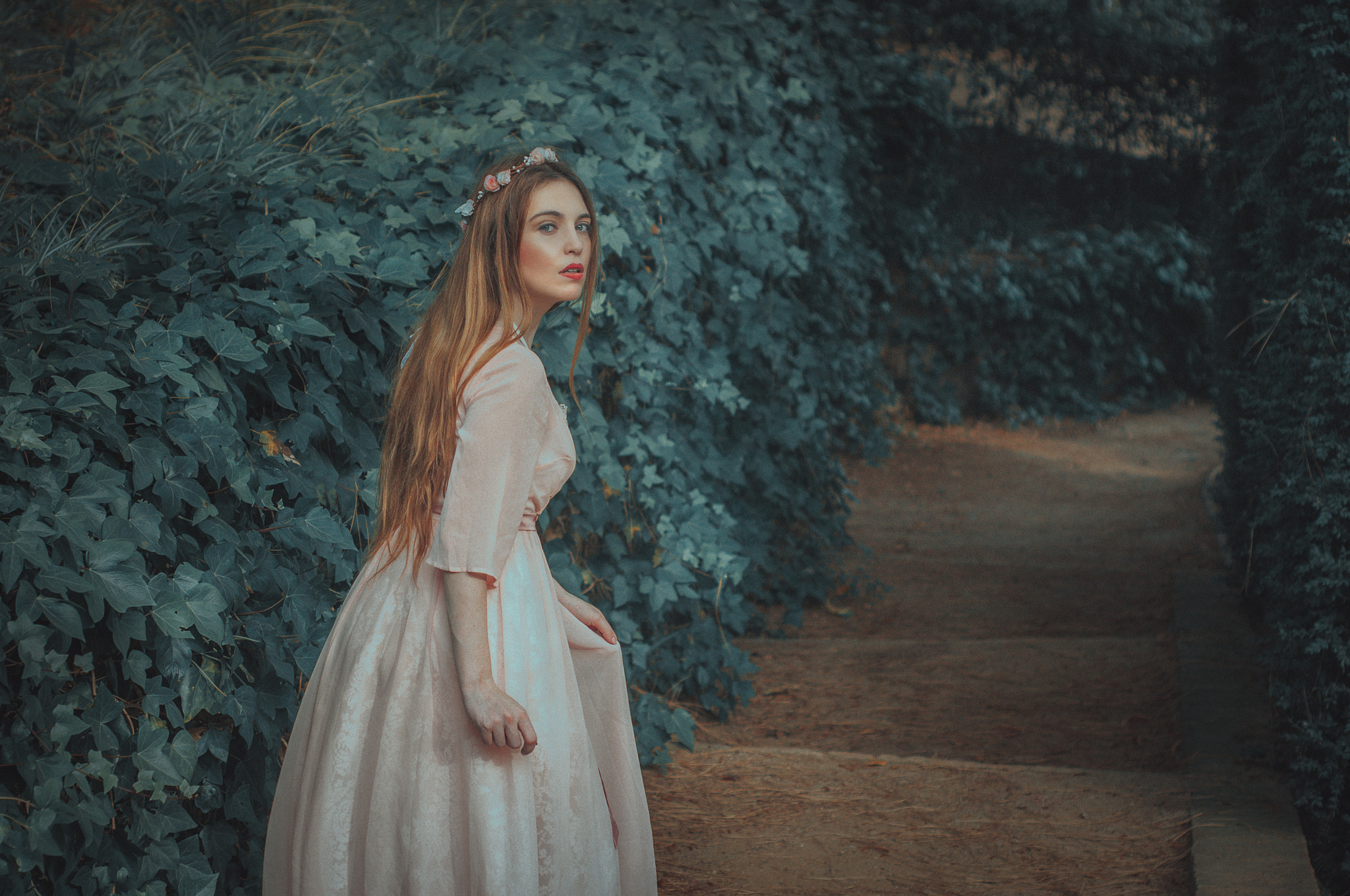 Women Model Fantasy Girl Ruben Cid 500px Wreaths Looking Over Shoulder Women Outdoors 2048x1360