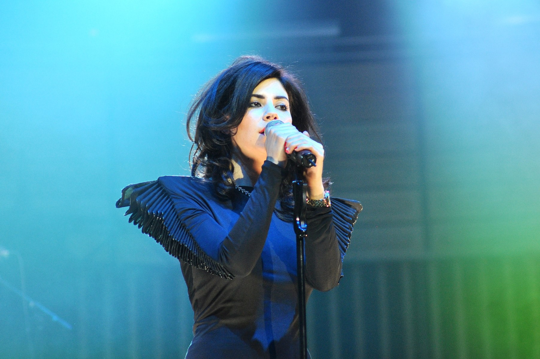 Marina And The Diamonds Women Singing Dark Hair Cyan 1803x1200