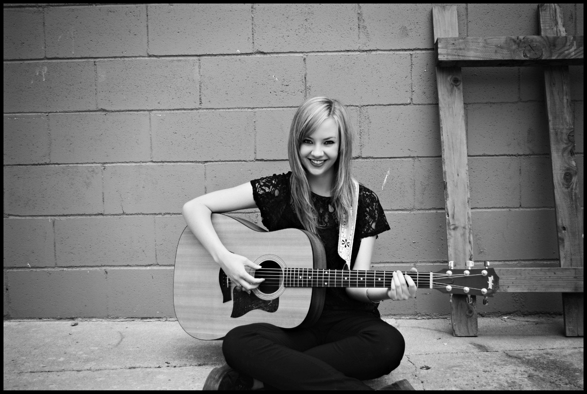 Laura Brehm Monochrome Guitarist Women Sitting Smiling Blonde Black Clothing 2048x1374