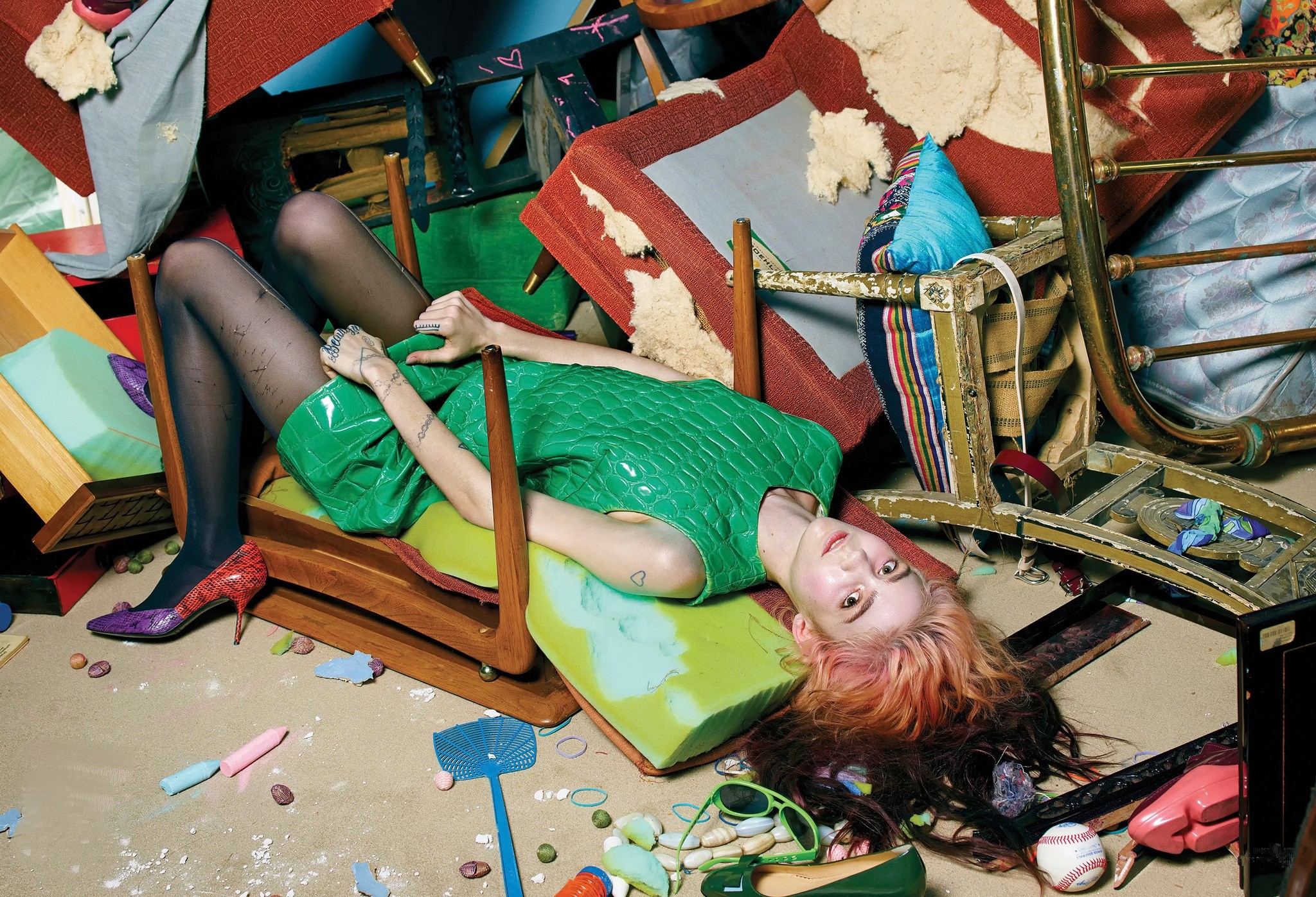 Women Model Grimes Singer Singer Dyed Hair Green Dress Nylons 2048x1397