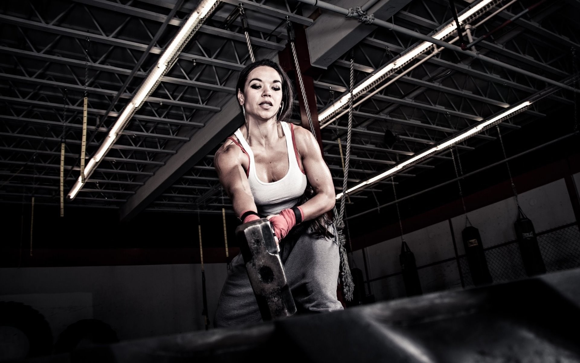 CrossFit Women Hammer 1920x1200