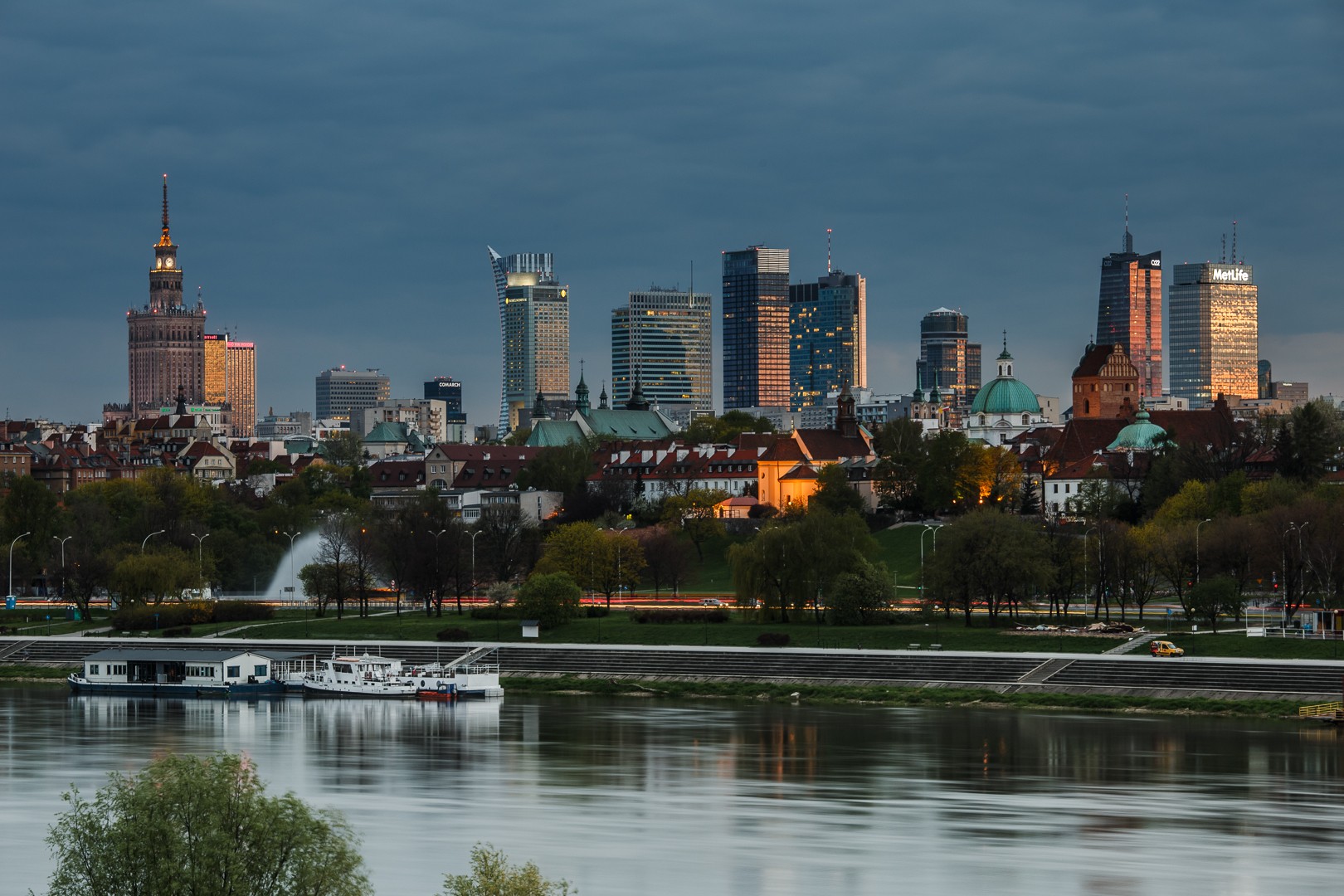 Warsaw Cityscape Skyscraper Poland Vistula River Polish Palace Of Culture And Science 1620x1080