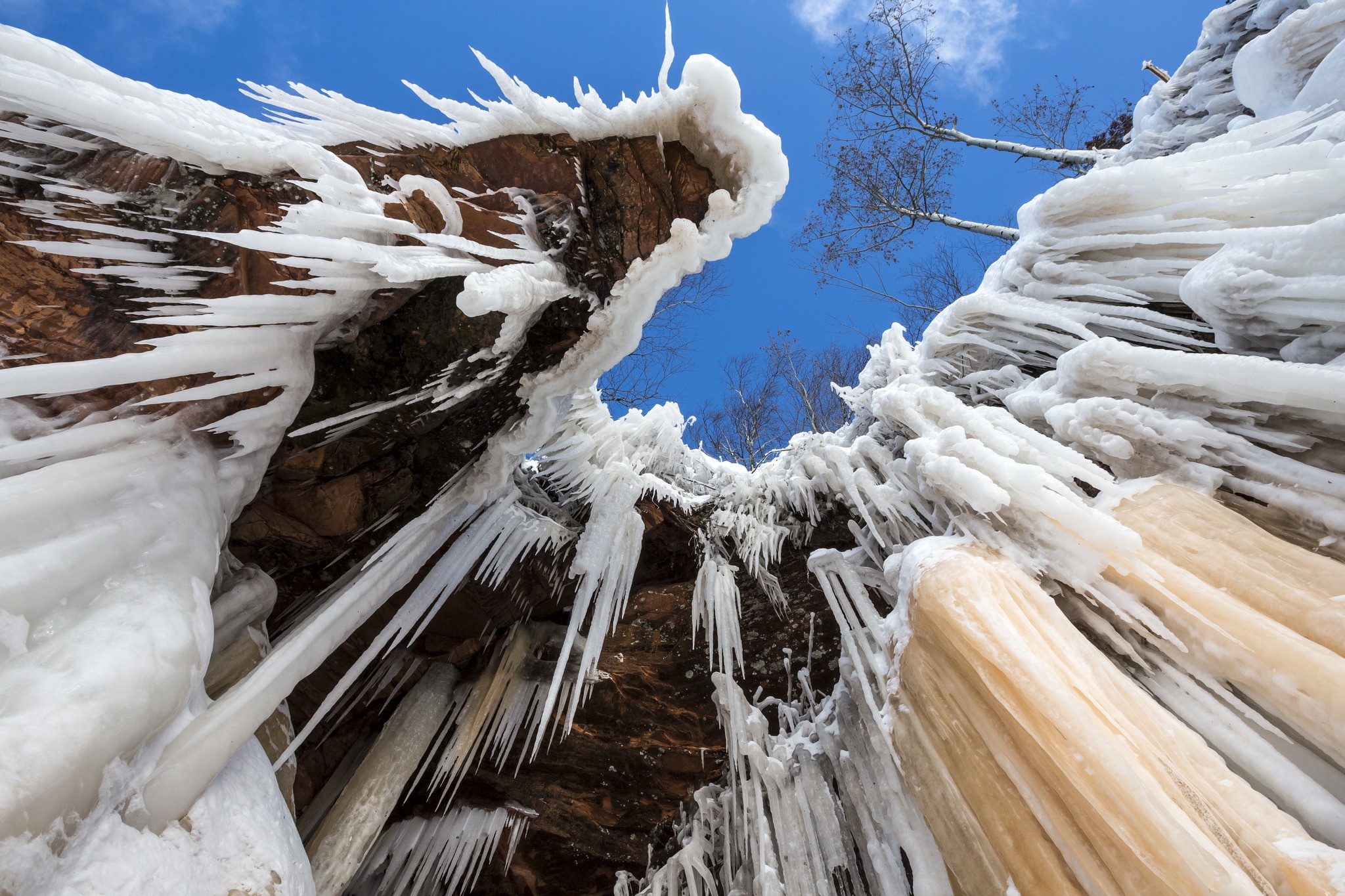 Winter Ice Worms Eye View Icicle Nature Bottom View 2048x1365
