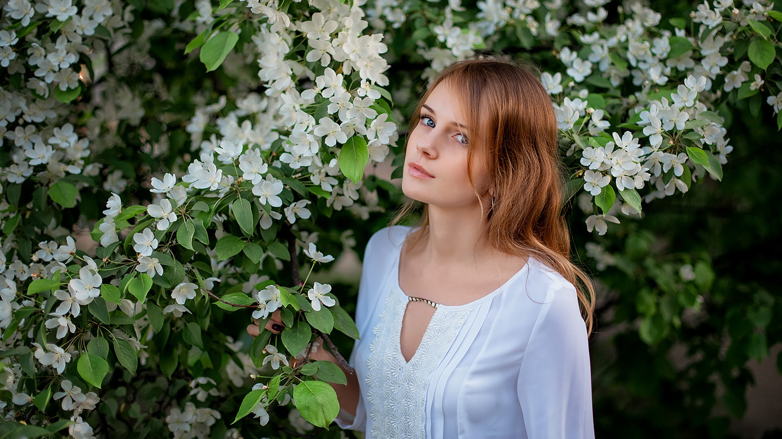 Katerina Romanyuk Dmitry Korneev Portrait Flowers Plants Women Women Outdoors Looking At Viewer Mode 1600x900
