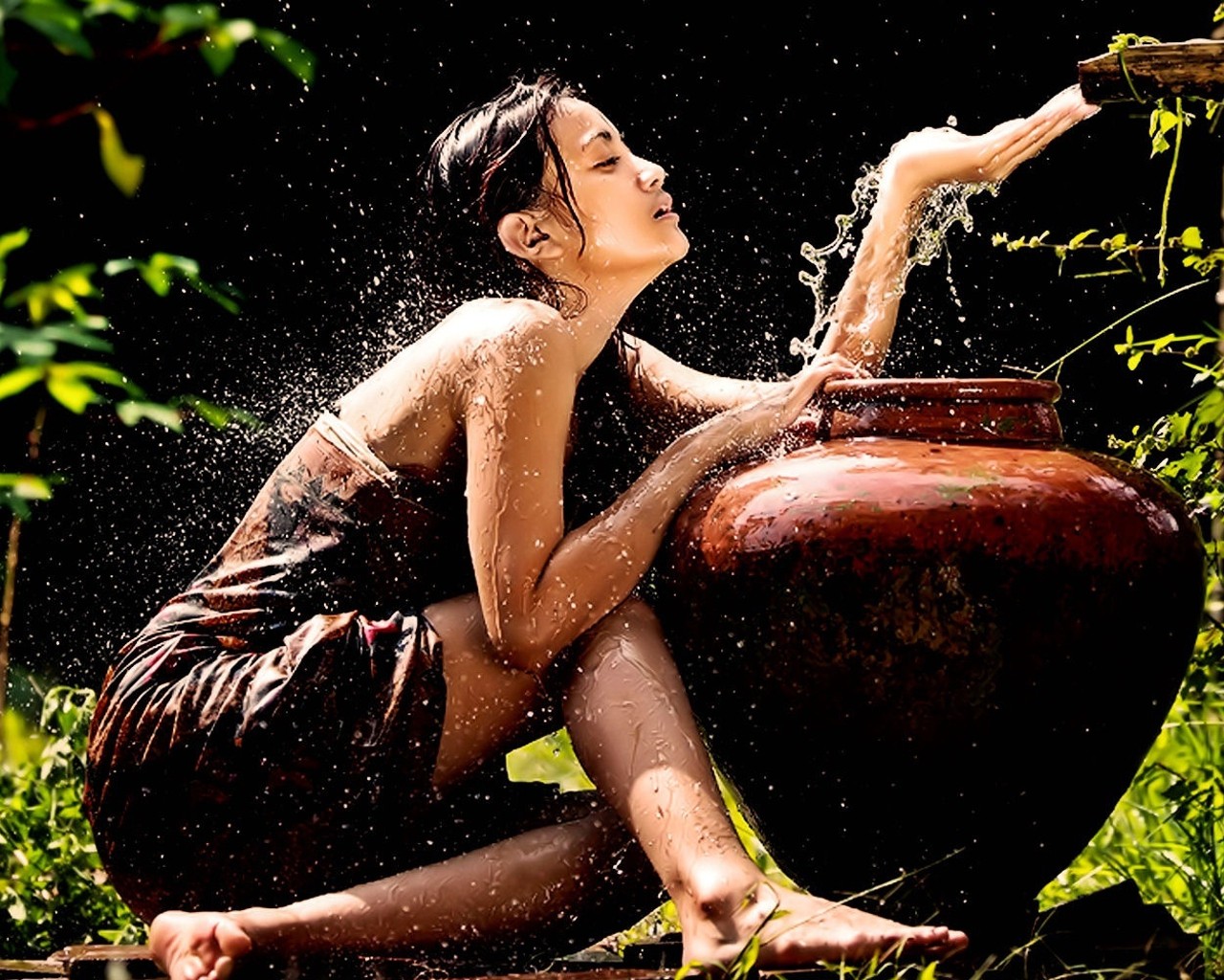 Women Asian Brunette Women Outdoors Profile Water Splash 1280x1024