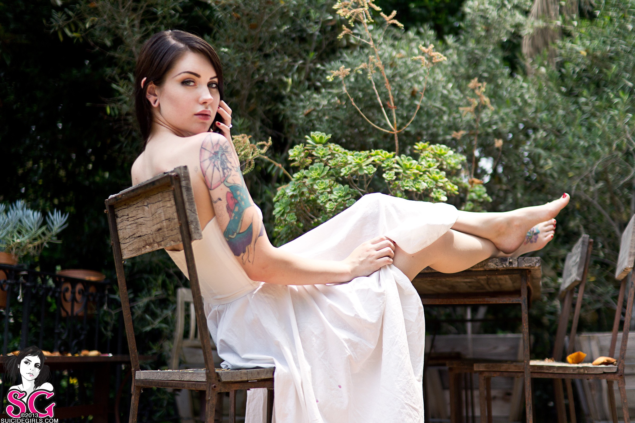 Garden Tattoo Brunette Barefoot White Dress Bare Shoulders Stretched Ears 2400x1600