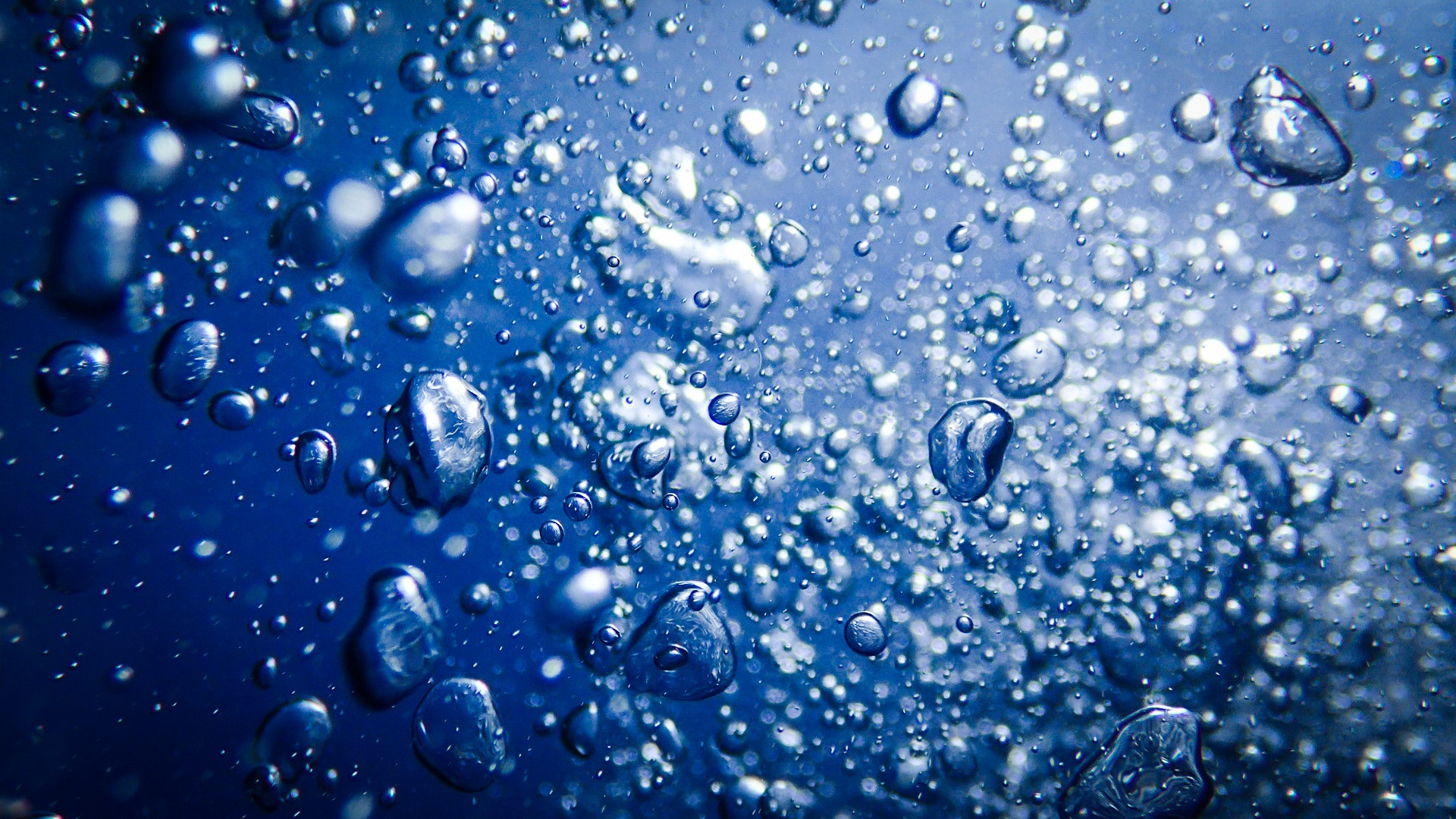 Пузырики под. Вода фон. Пузырьки в воде. Пузырьки текстура. Фон пузыри.