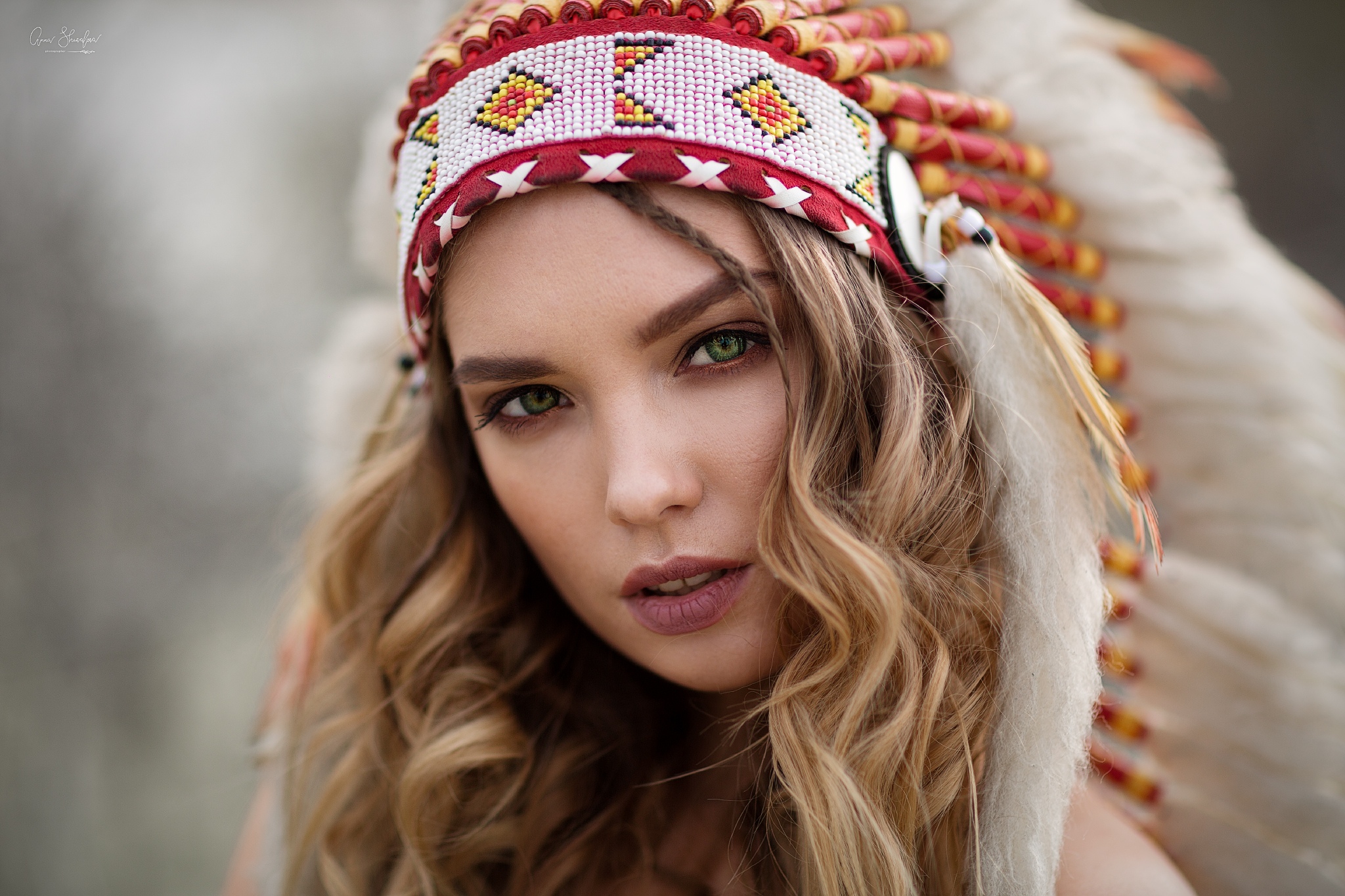 Women Model Blonde Long Hair Looking At Viewer Headdress Native American Clothing Feathers Face Port 2048x1365