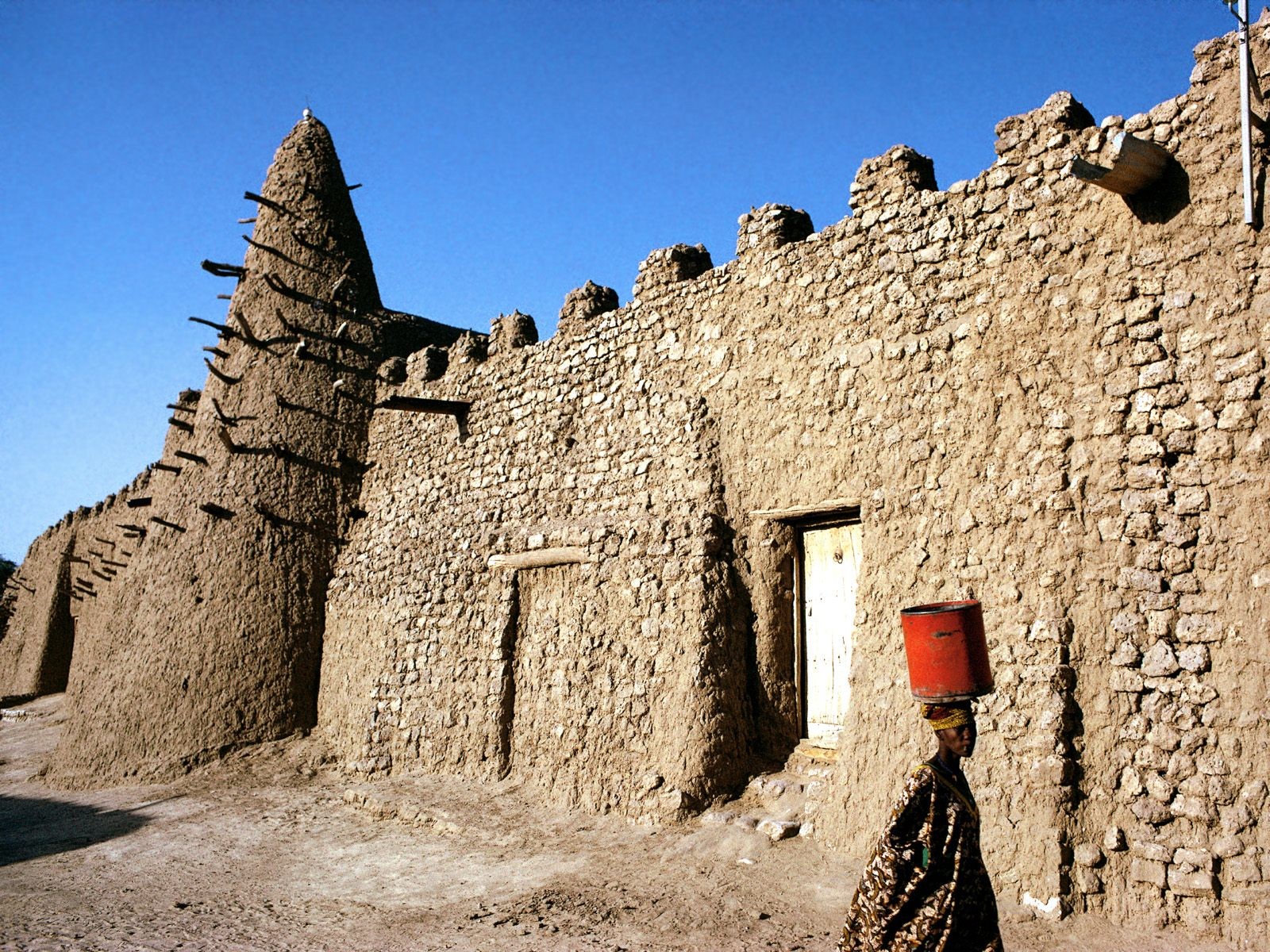 Timbuktu Mali Mud Wall Building Women 1600x1200