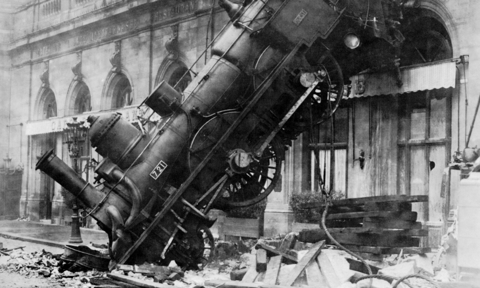 Photography Monochrome Steam Locomotive Wreck Accidents Old Photos Street Building Paris France Disa 1598x960