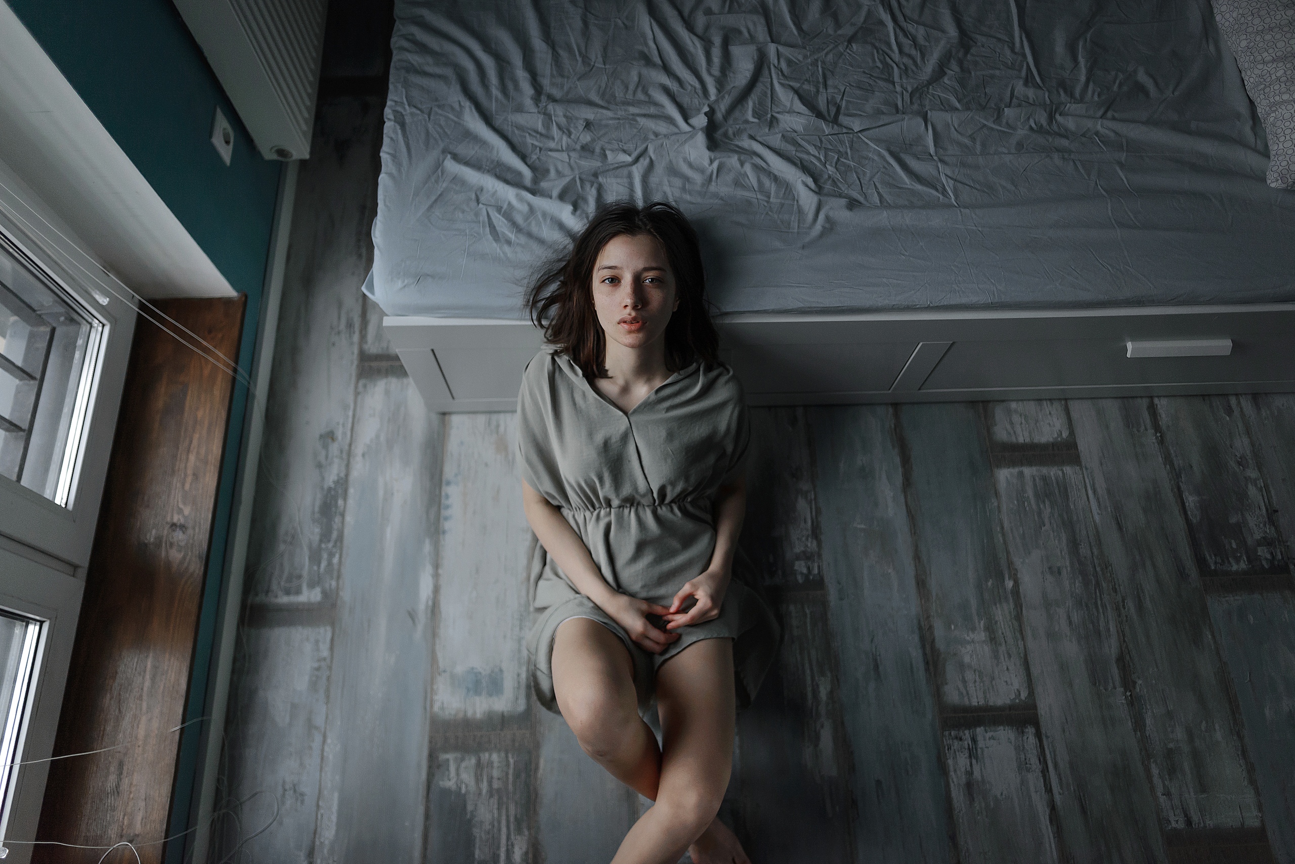 Women Model Brunette Teen Looking At Viewer Freckles Dress Gray Dress Sitting On The Floor Bed Bedro 2560x1709