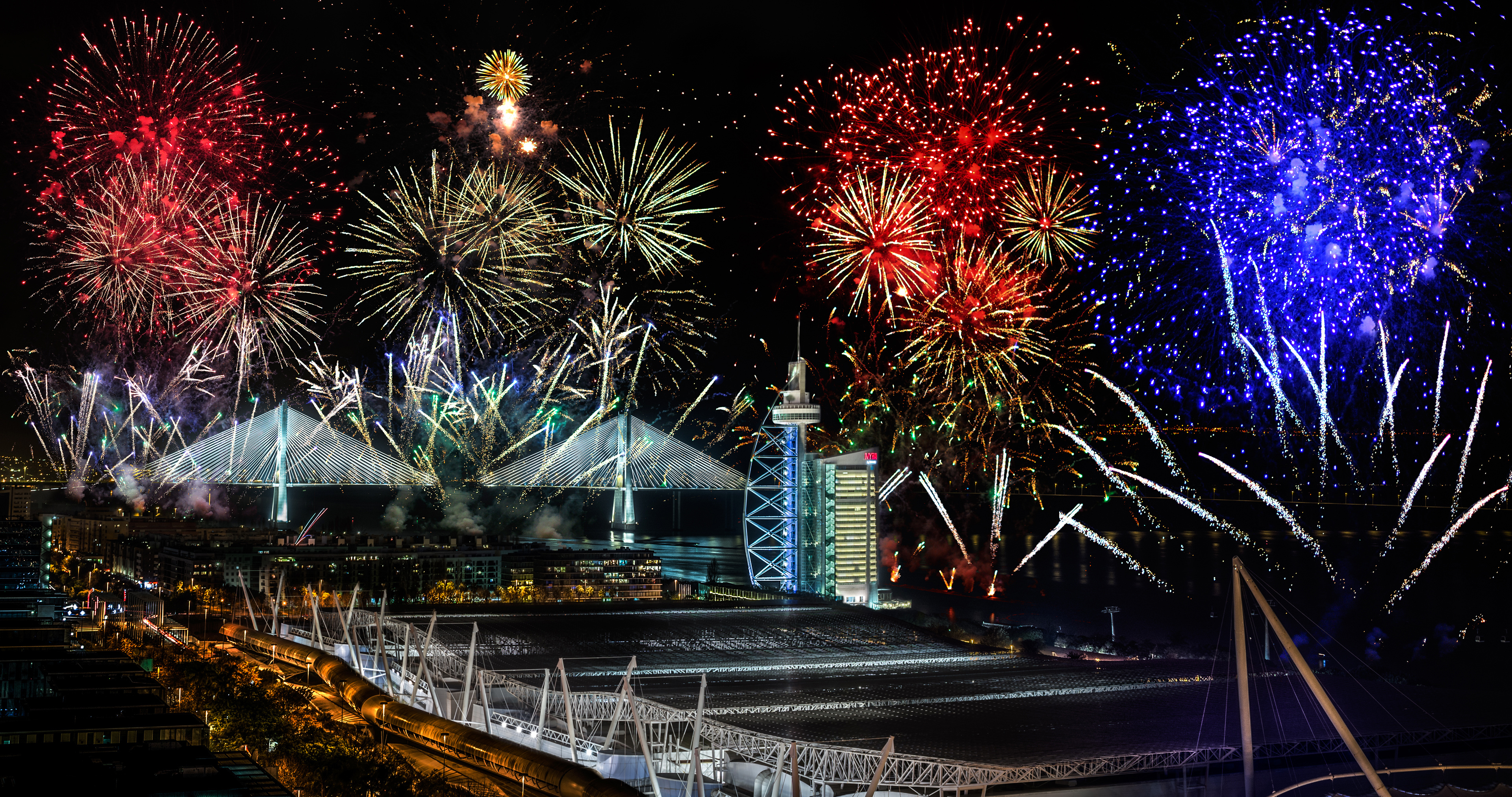 Fireworks New Year Bridge Vasco Da Gama Lisbon Portugal Night 3840x2024