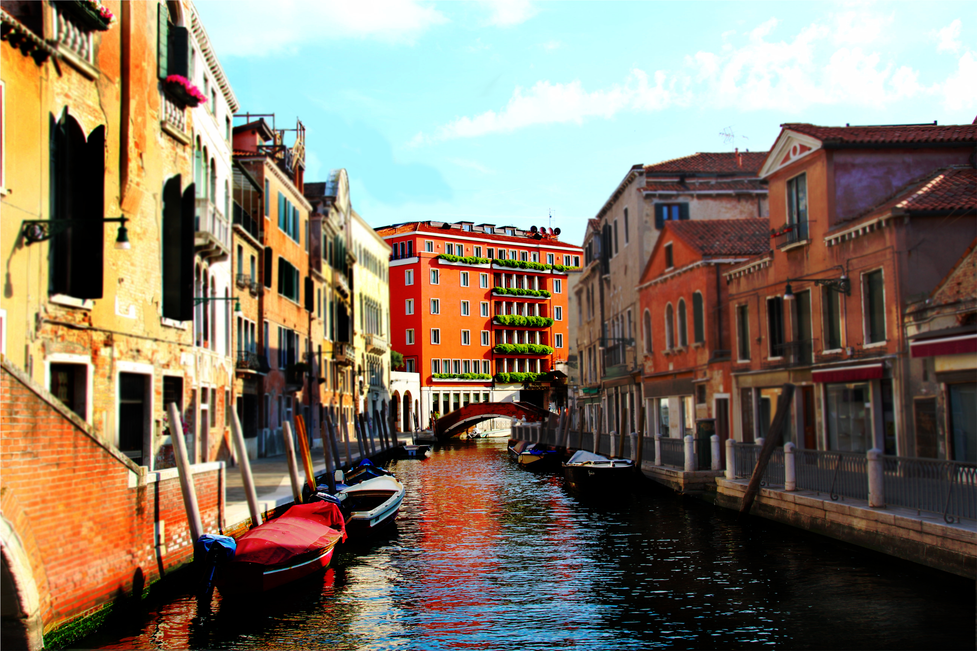 Venice Canal Gondolas Colorful Italy 2010x1340