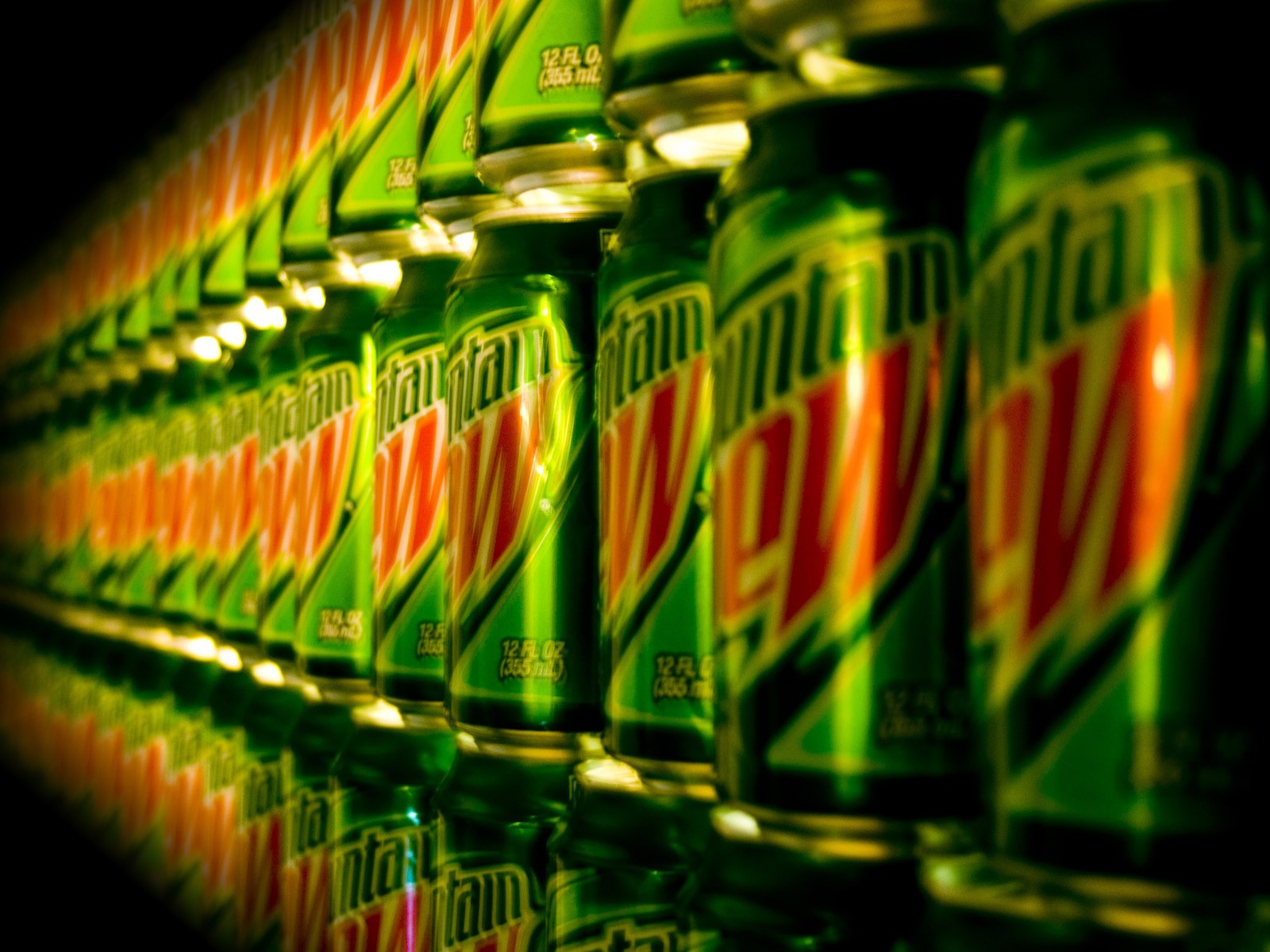 Mountain Dew Can Green Red 1600x1200