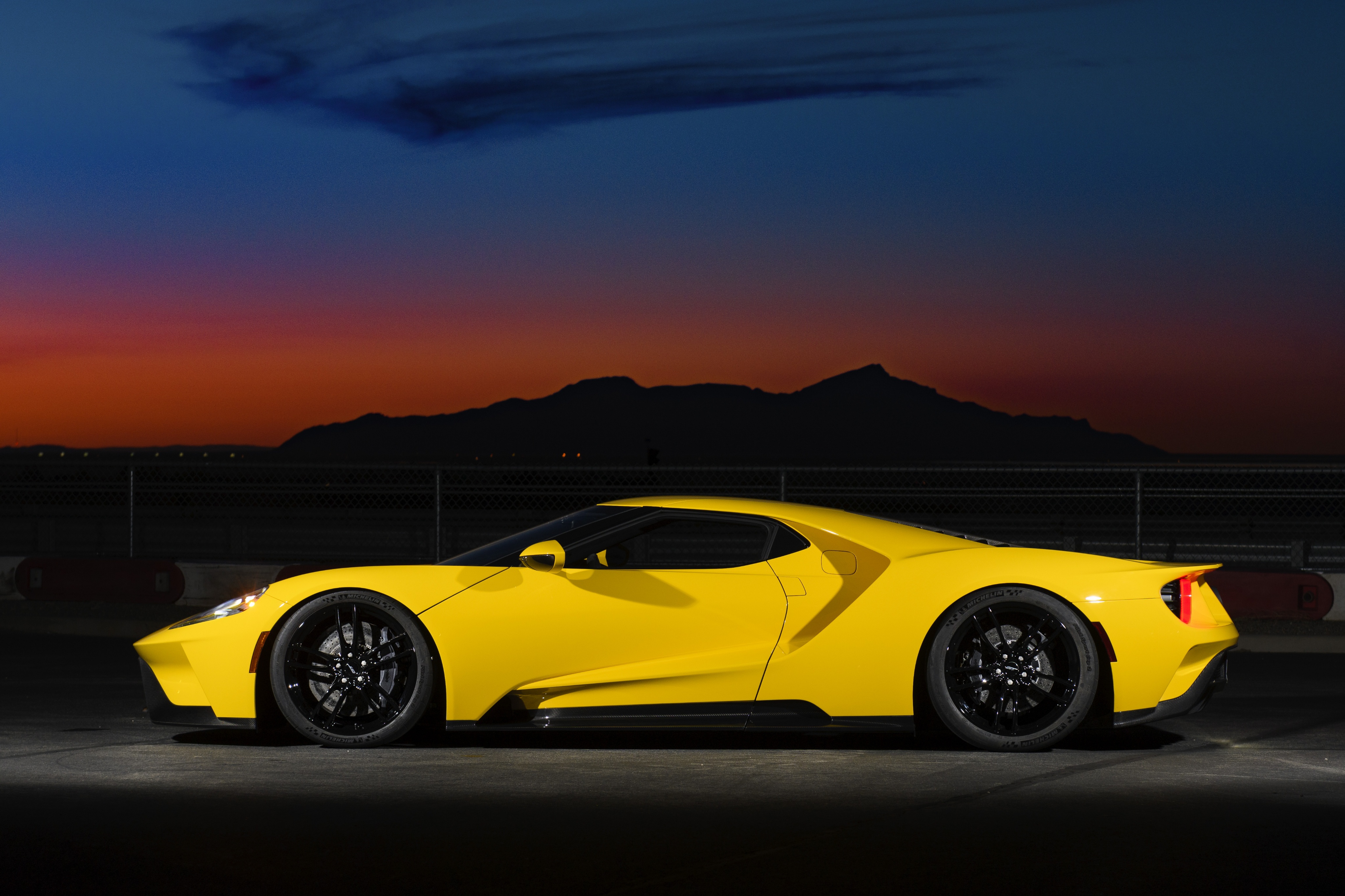 Ford Ford GT 2017 Ford GT Yellow Side View 4096x2730