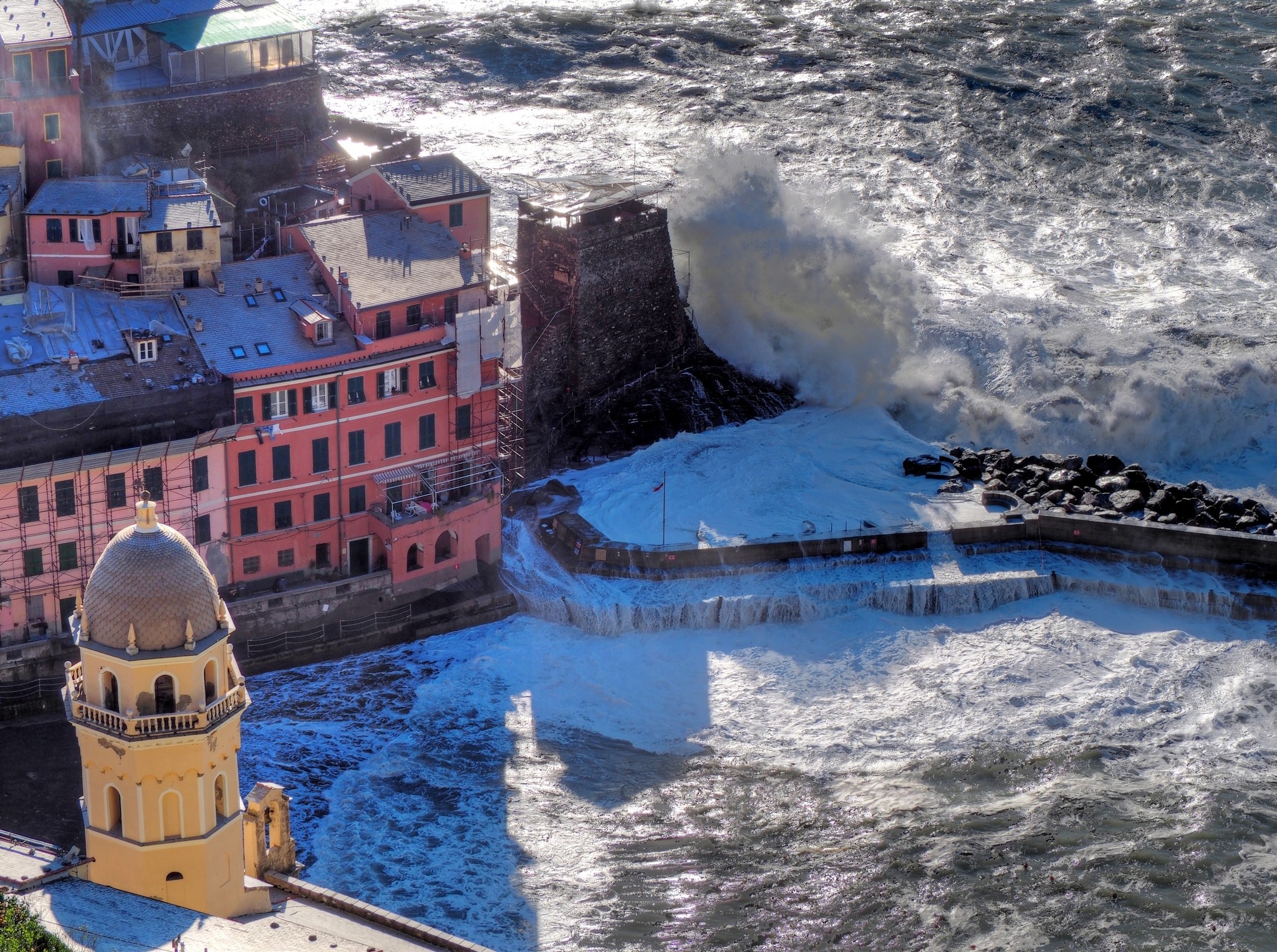 Italy Coast Storm Waves Vernazza 2048x1527