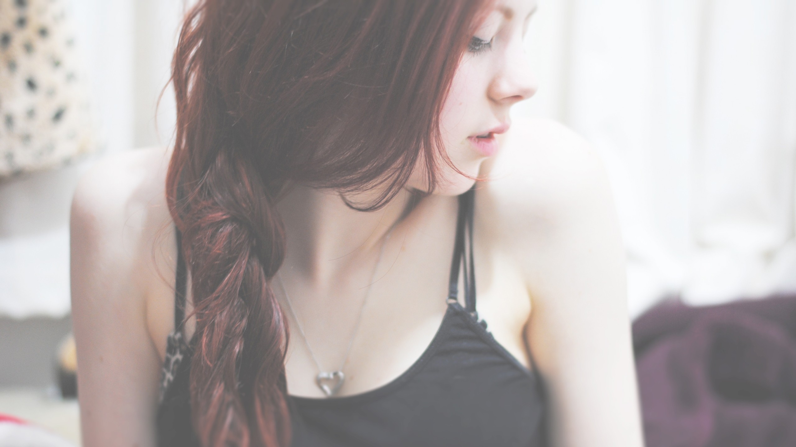 Redhead Women Redhead Long Hair Looking Away Open Mouth Necklace Long Hair Heart Necklace 2560x1440