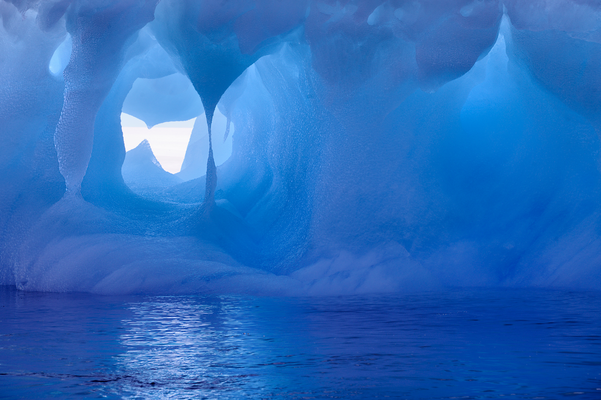 Earth Ice Cave 2000x1333