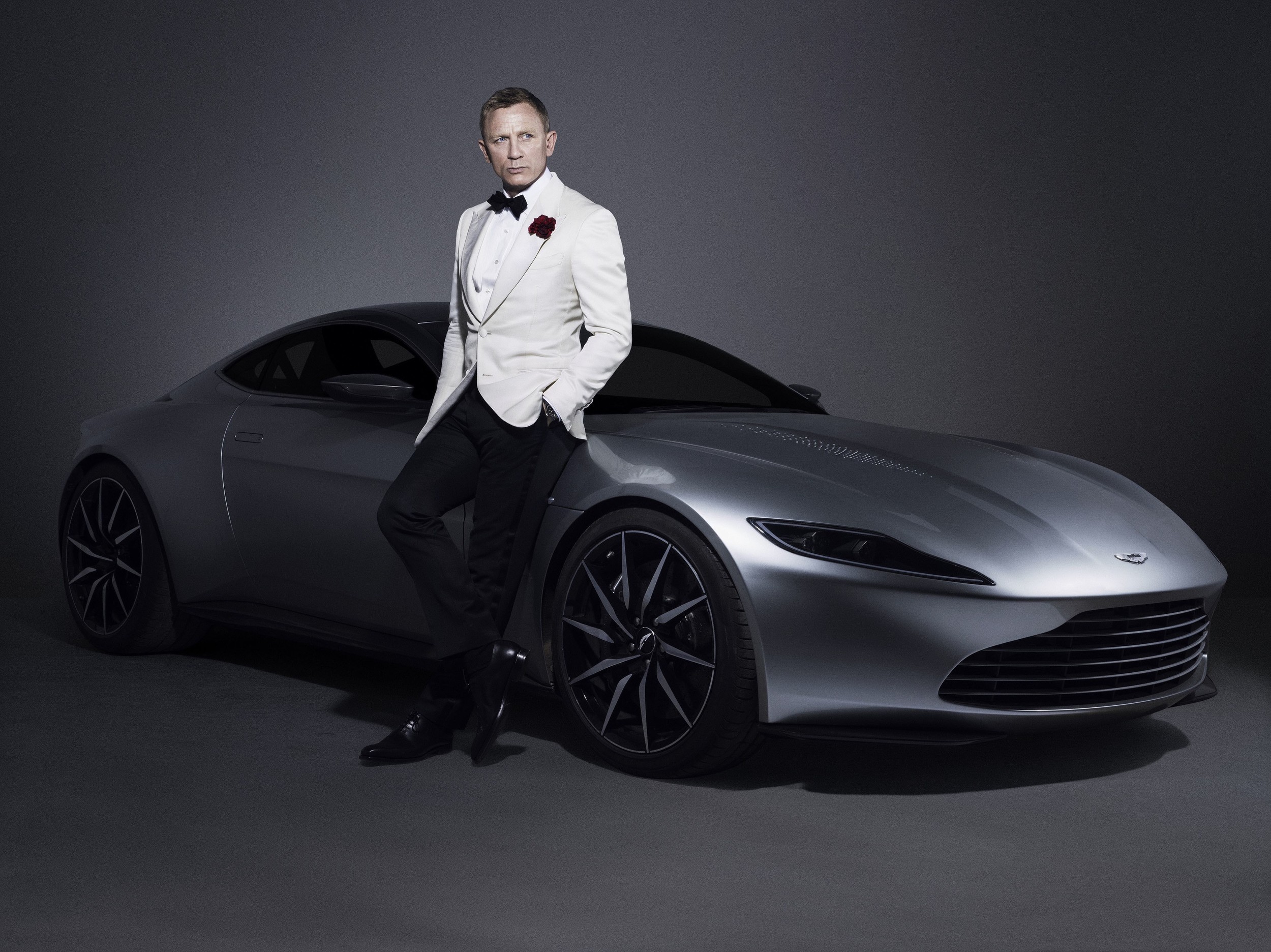 Men Actor Celebrity Daniel Craig James Bond 007 Aston Martin Car Aston Martin DB10 Simple Background 2500x1872