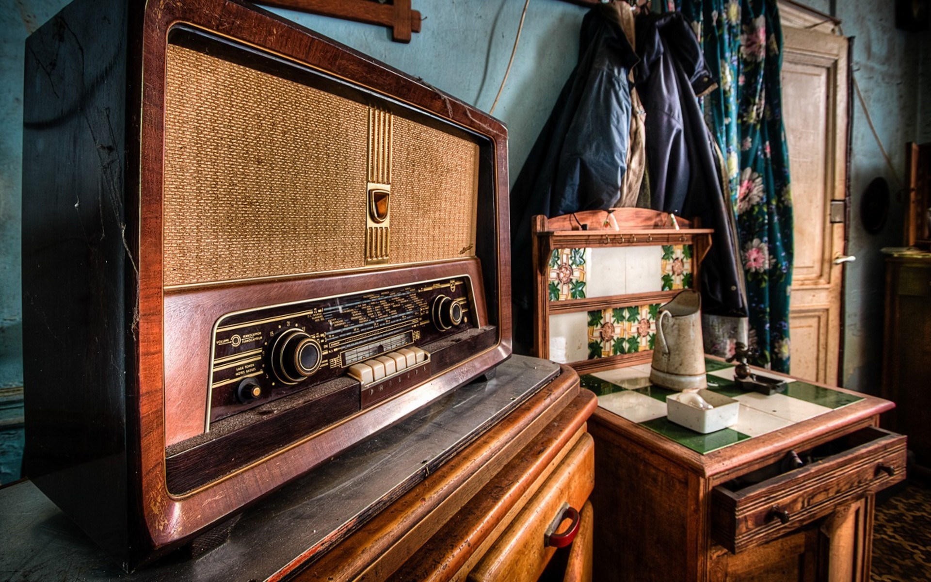 Vintage Radio Room Drawer Indoors 1920x1200